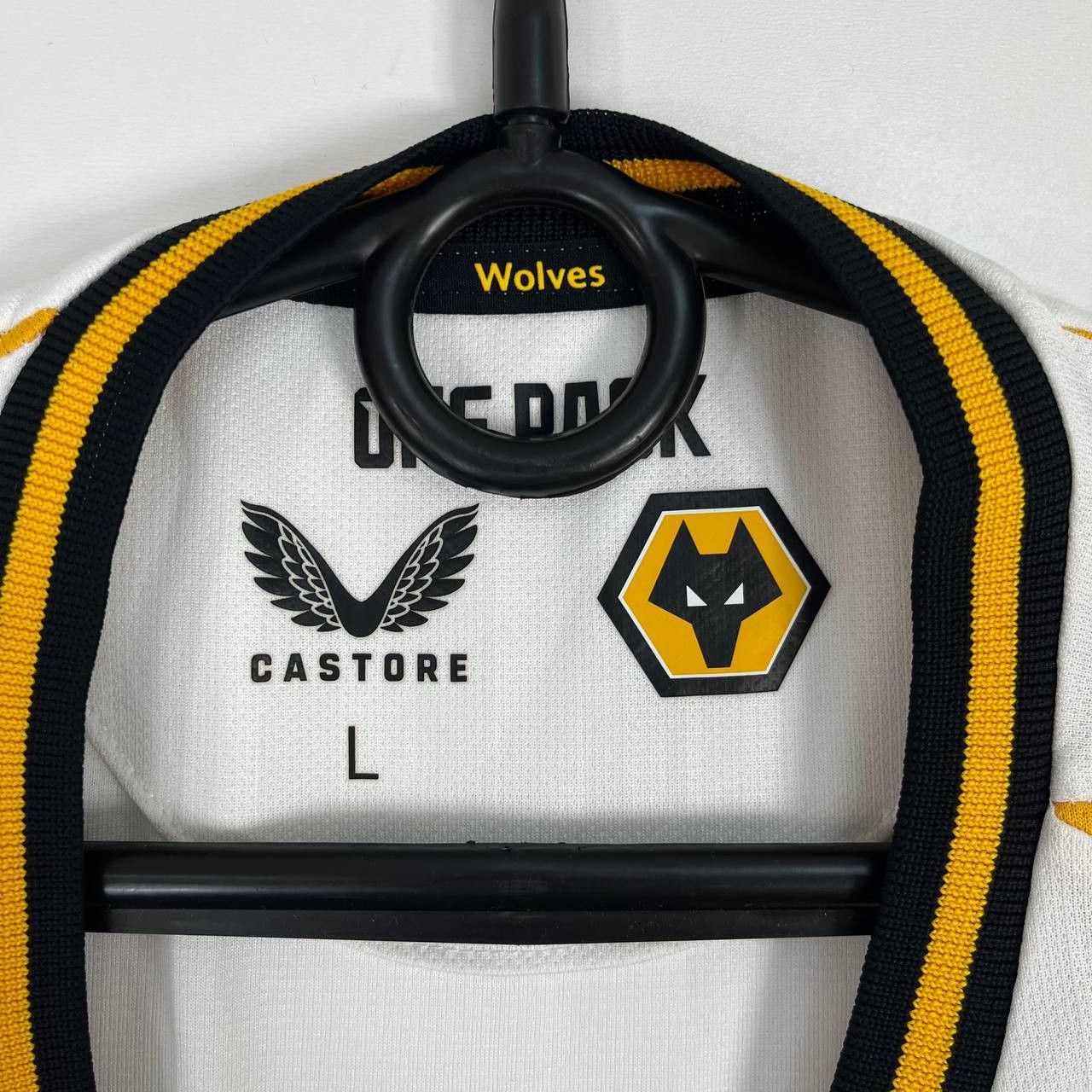 Castore WOLVERHAMPTON WANDERERS 2021-2022 THIRD FOOTBALL SHIRT Sz M Size US M / EU 48-50 / 2 - 3 Thumbnail