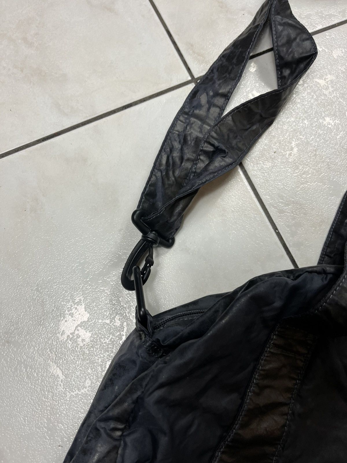 Nike × Vintage Vintage Nike y2k sport gym bag small travel crossbody swoosh Size ONE SIZE - 11 Thumbnail