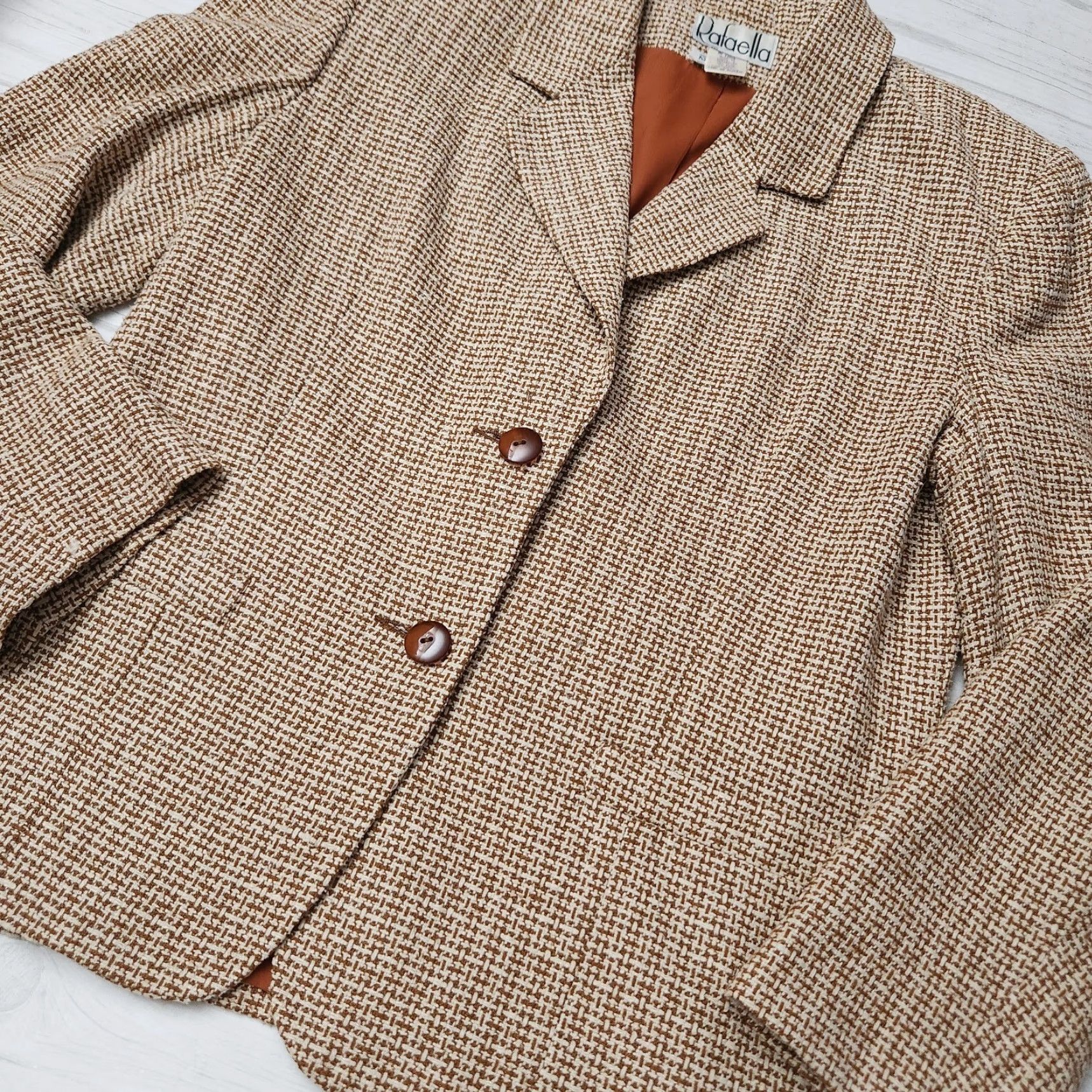 Vintage VINTAGE Rafaella Blazer Jacket womens Size 12 Brown White Textured Silk Blend 60% Silk 40% Rayon Two-Button Short Sleeve Lined Beige/ Brown Sports? Size XL / US 12-14 / IT 48-50 - 2 Thumbnail