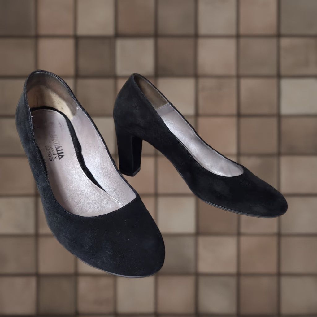 Aquatalia Aquatalia Black Suede Block Heel Pumps-Size 8 Womens Pump, Leather Lining, Leather Insole, Rubber Outsole, Slip On, High Heel Size US 8 / IT 38 - 1 Thumbnail