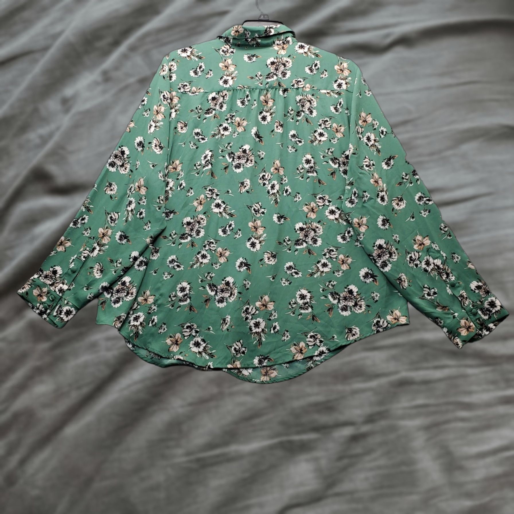 Torrid Torrid Shirt Women's 3 Multi Floral Loose Fit Long Sleeve Button Down Collared Adult 24 Multicolor Floral Shirt Womens Mens Girls Size 4XL / US 24-26 - 1 Thumbnail