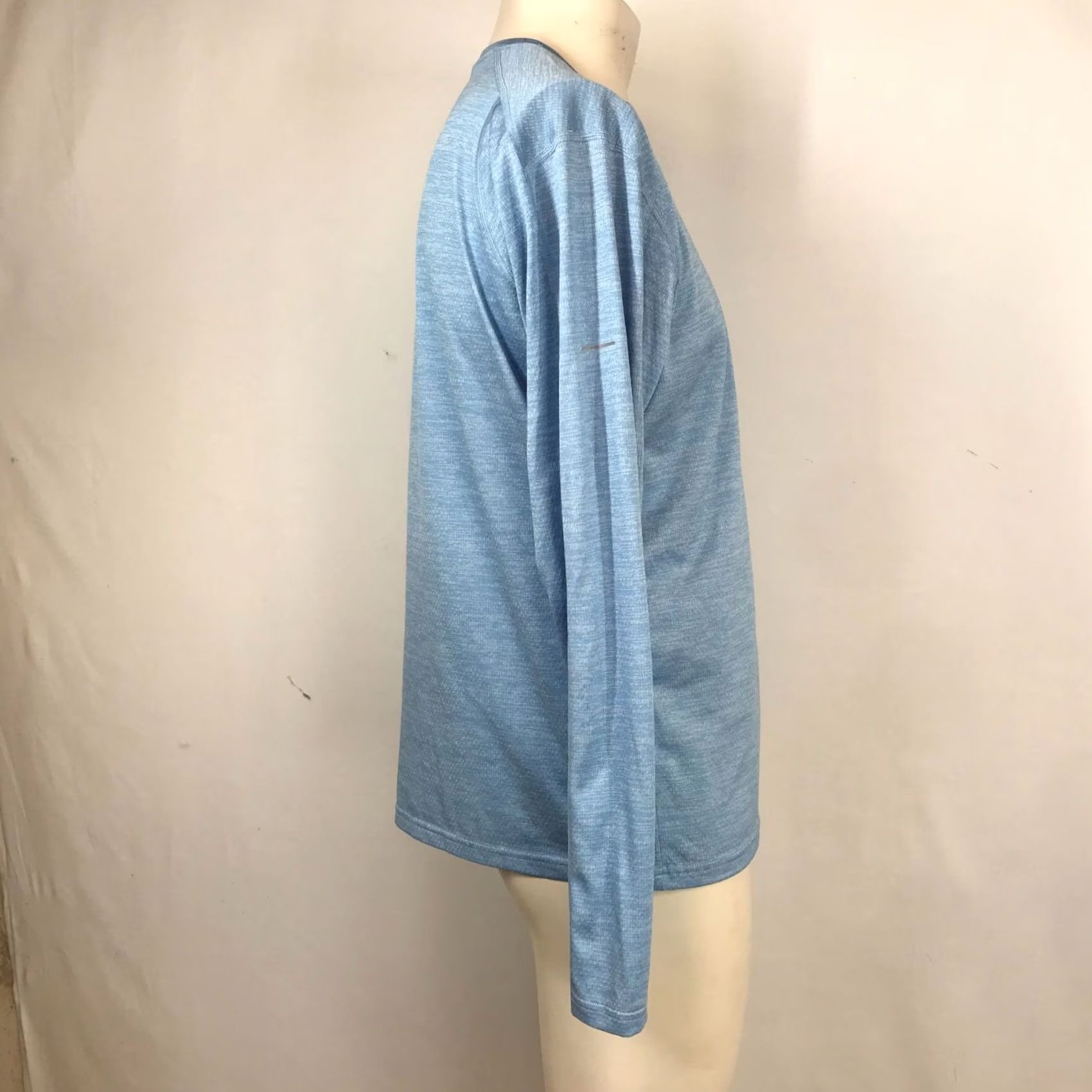 Vintage COLUMBIA Men M Blue Long Sleeve Crew Neck Polyester Tee Size US M / EU 48-50 / 2 - 4 Thumbnail
