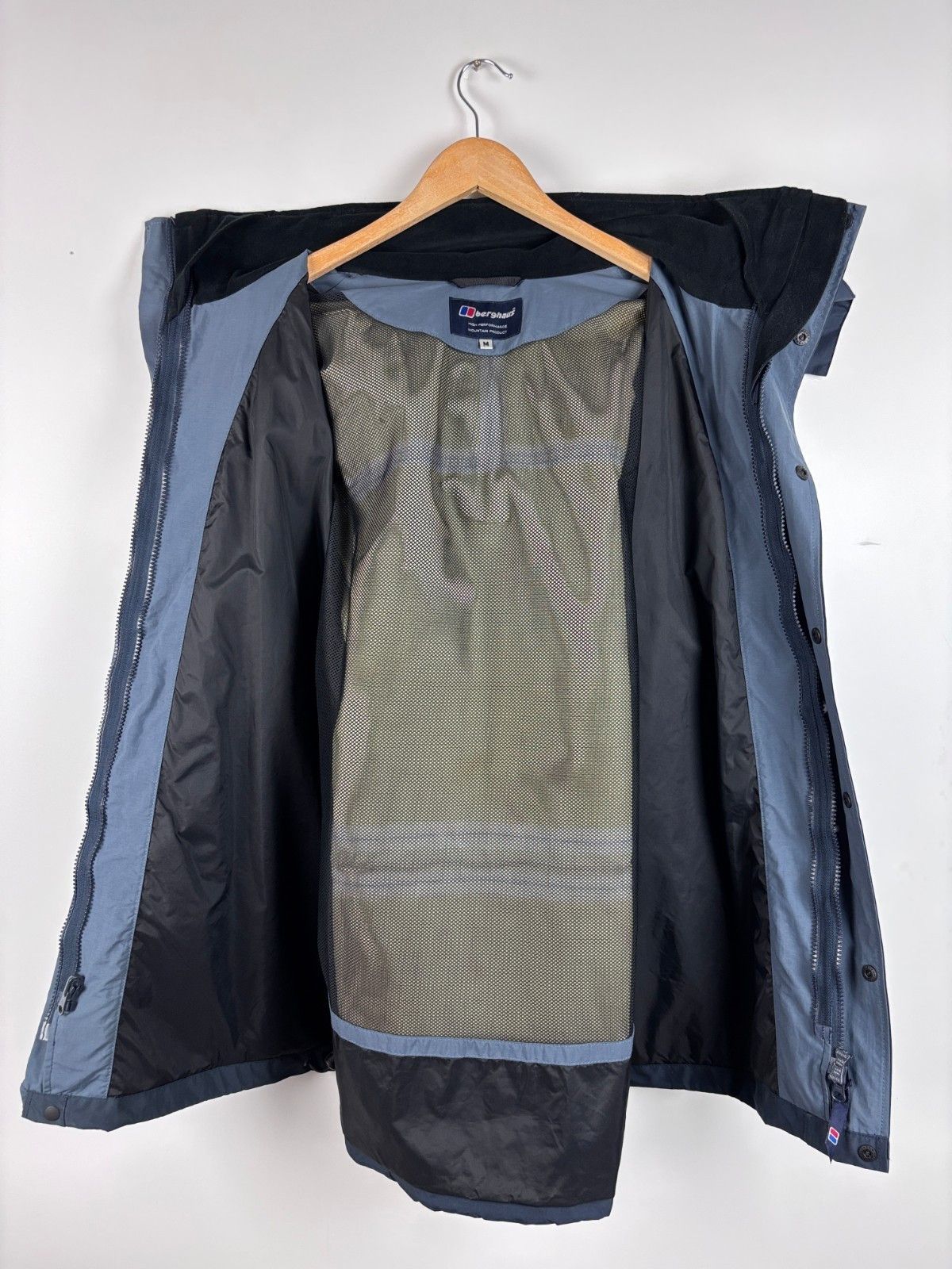 Berghaus Vintage Berghaus Gore-Tex Outdoor Waterproof Jacket Size M Size US M / EU 48-50 / 2 - 10 Thumbnail