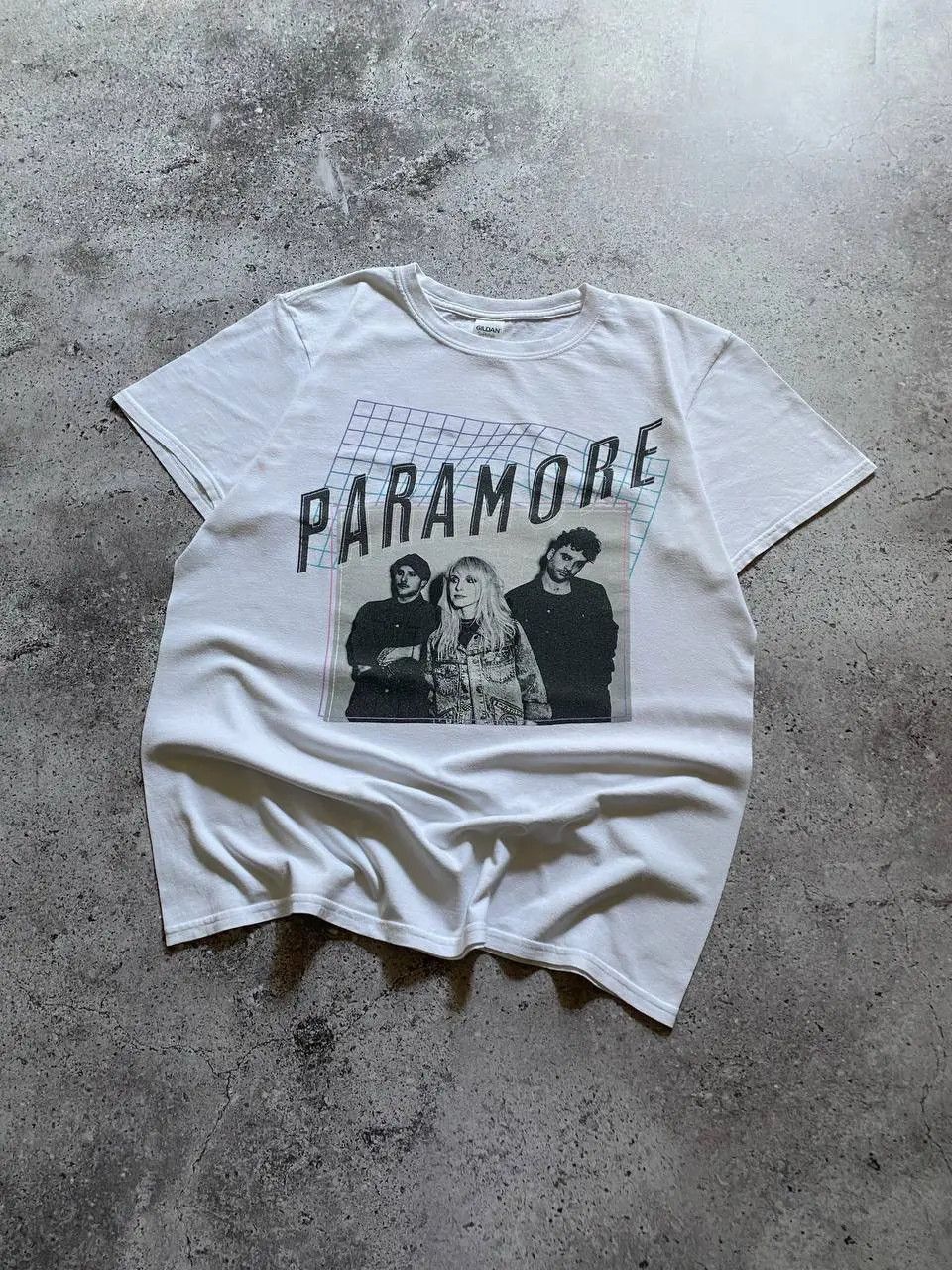 Band Tees PARAMORE TOUR ONE ROCK BAND T SHIRT Size US M / EU 48-50 / 2 - 3 Thumbnail