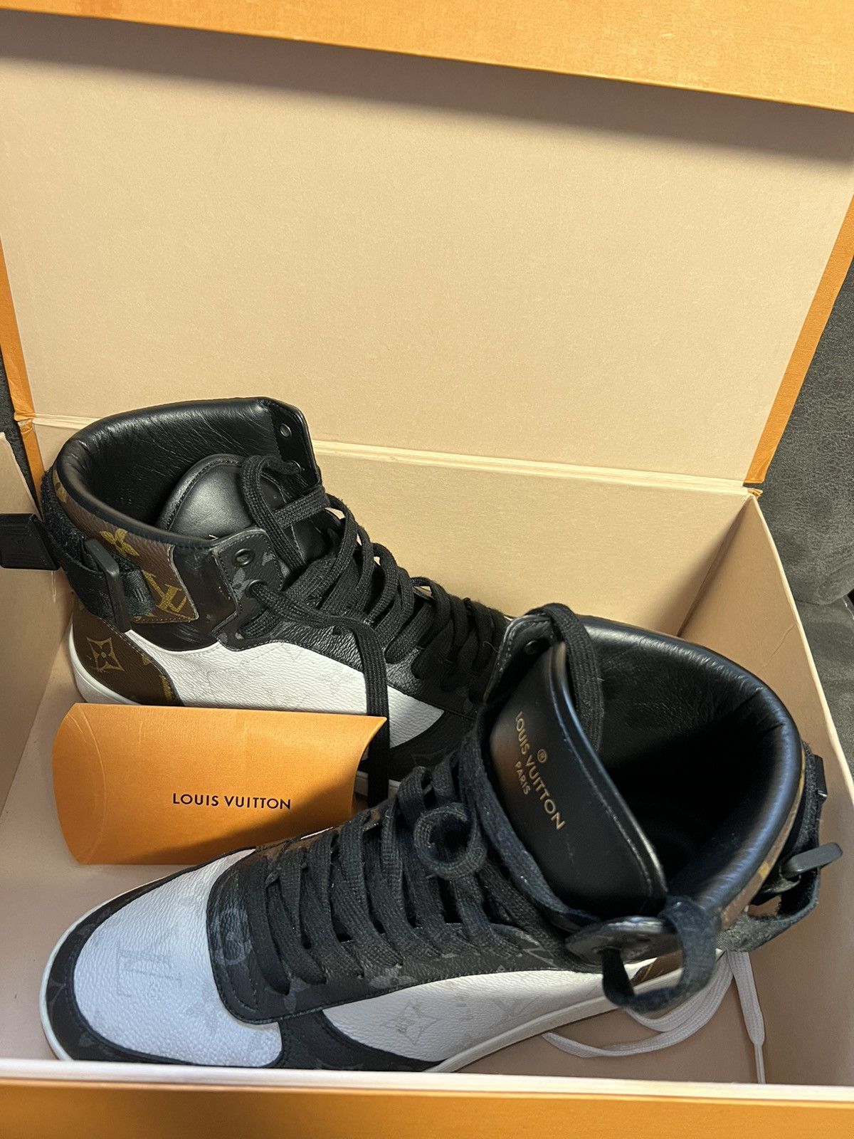 Louis Vuitton Men’s Louis Vuitton Rivoli Sneakers Size US 10 / EU 43 - 6 Thumbnail