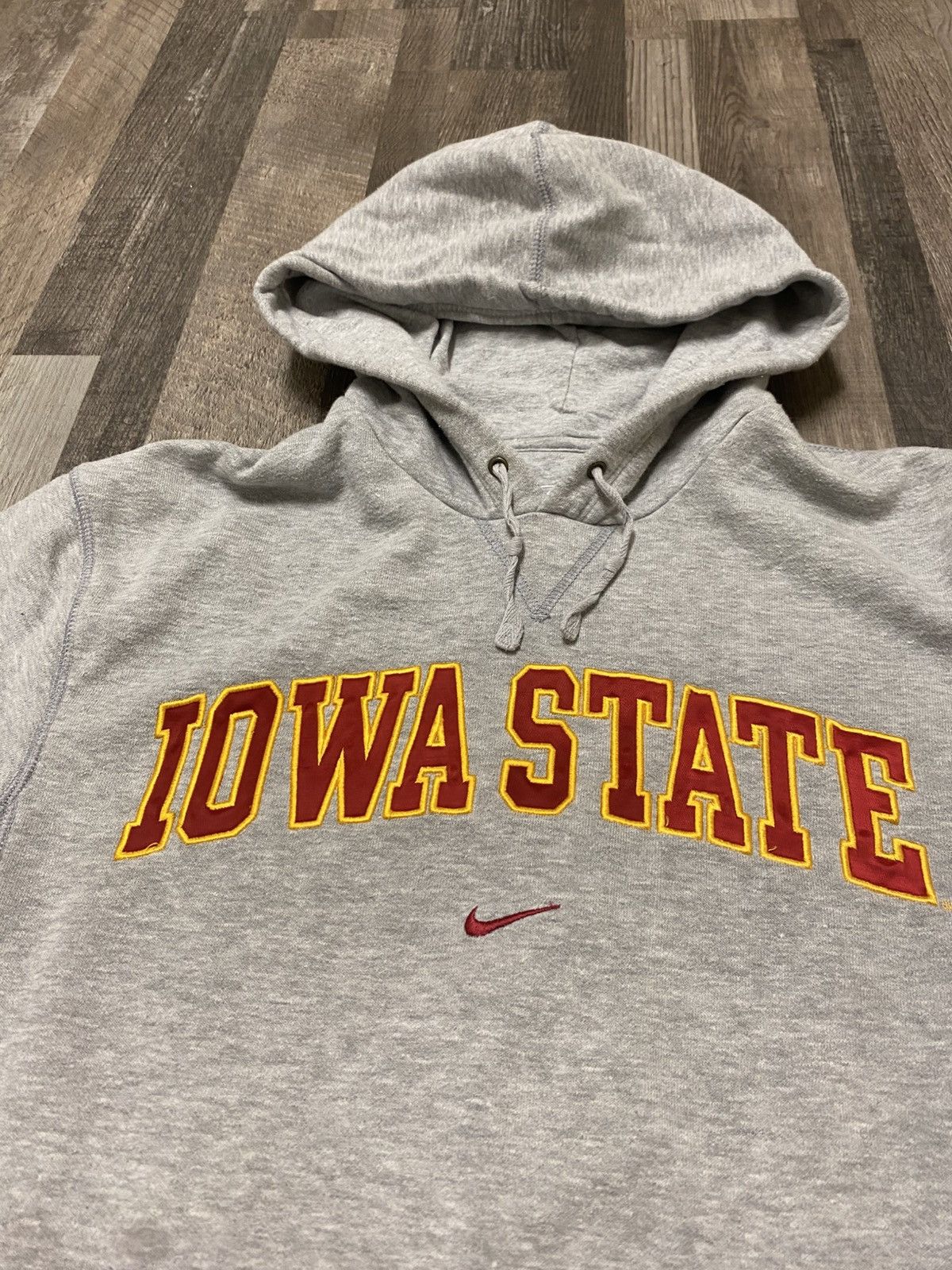 Nike Vintage Nike Center Swoosh Iowa State Pullover Hoodie Sweat Size US M / EU 48-50 / 2 - 2 Thumbnail