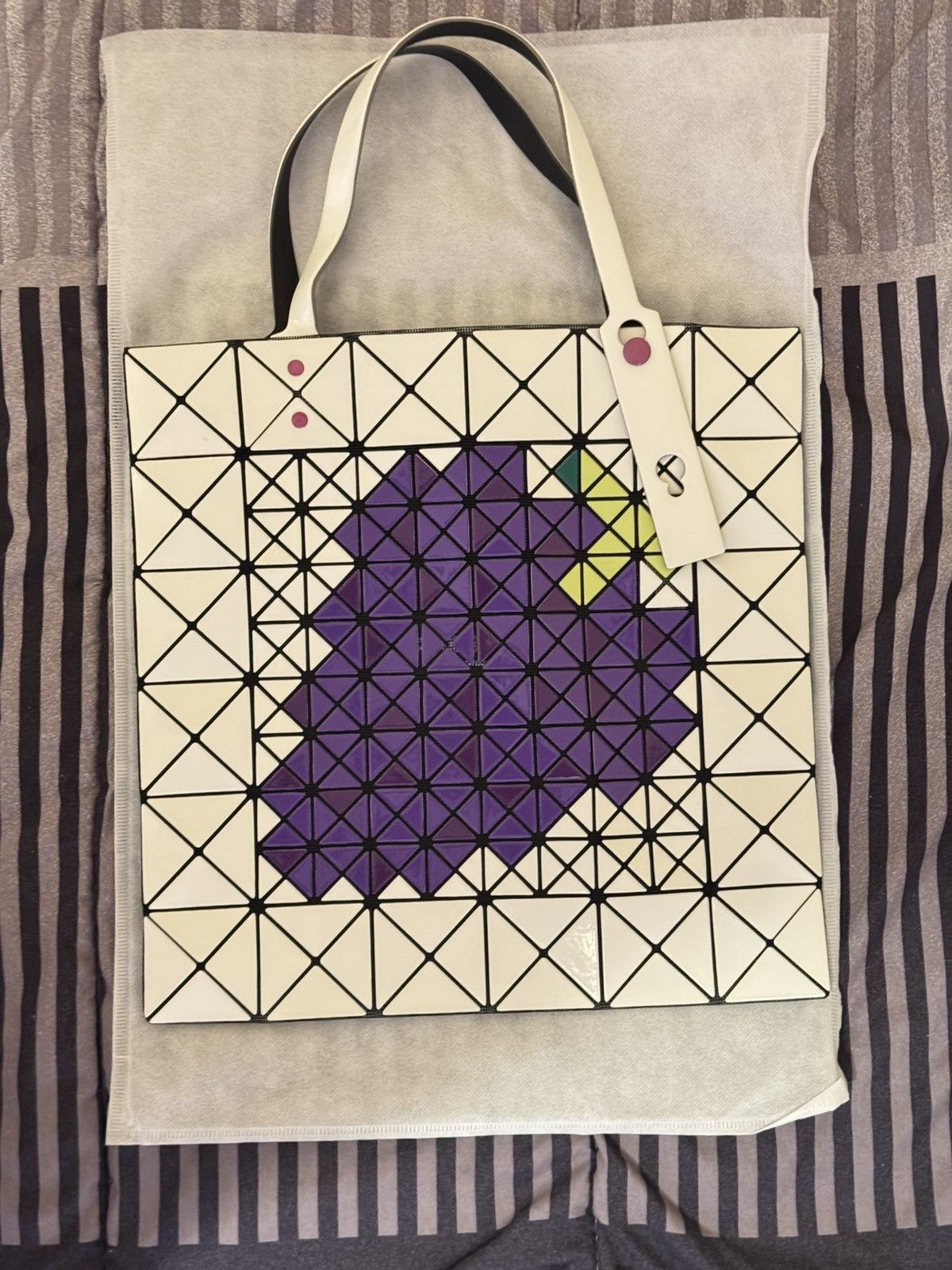 Issey Miyake Bao Bao ISSEY MIYAKE BAO BAO - FRUITS (GRAPE) Size ONE SIZE - 1 Thumbnail