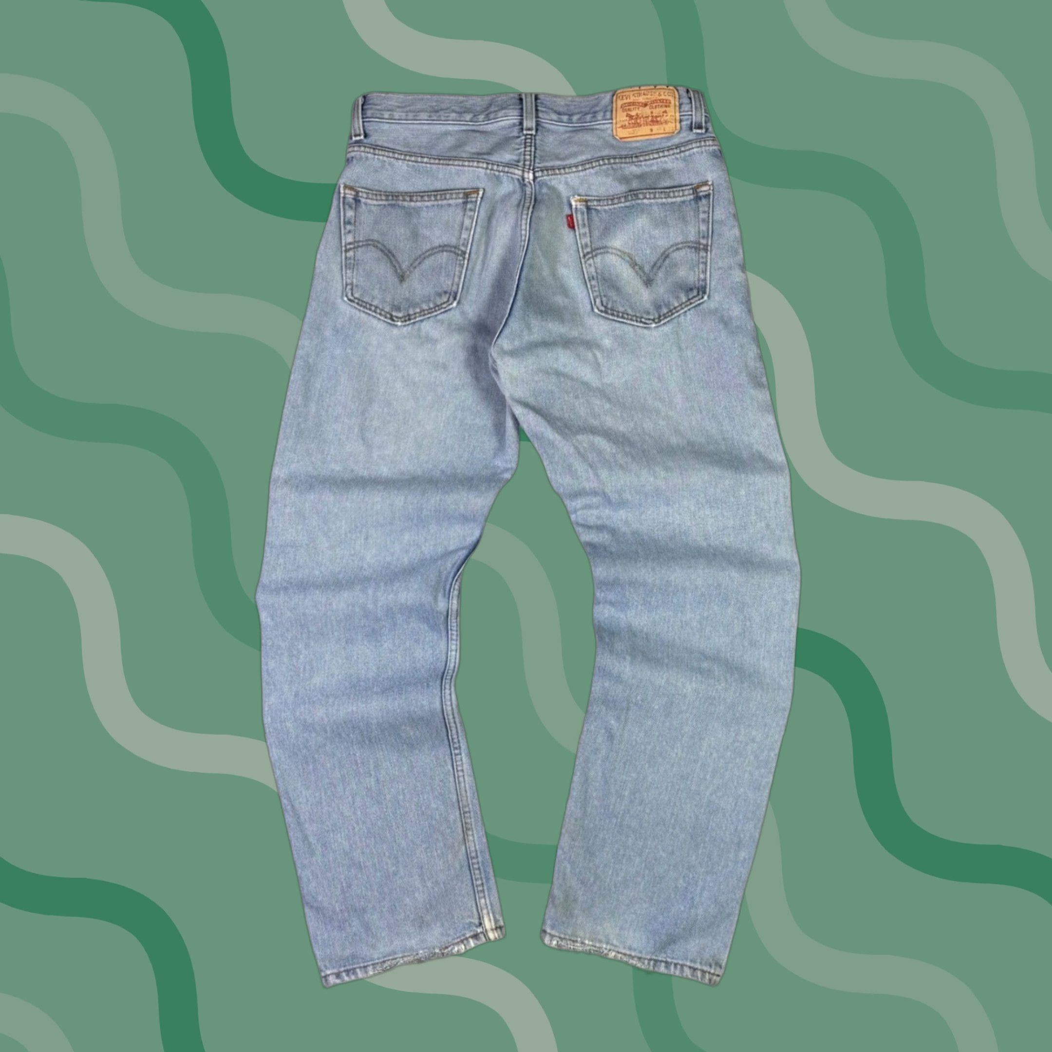 CO VINTAGE Levi Strauss Co Levi's 505 Regular Fit Light Wash Denim Jeans Mens 32x31 90s Straight 5-Pocket Design Buttons Zip Blue N/A Size US 32 / EU 48 - 1 Thumbnail
