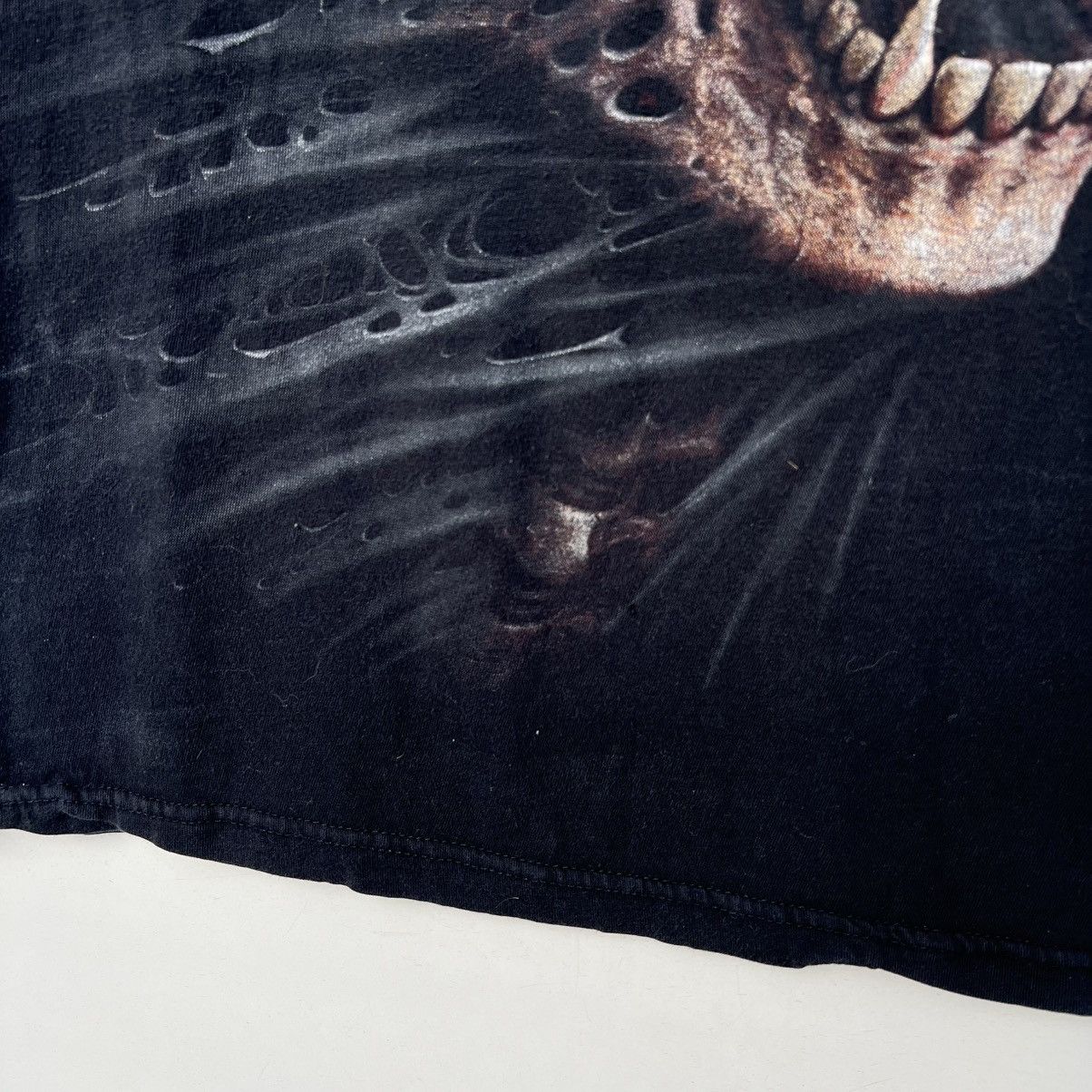 Vintage Vintage Y2K Spiral Scream Skull HorrorRock Tee Shirt Size US L / EU 52-54 / 3 - 5 Thumbnail