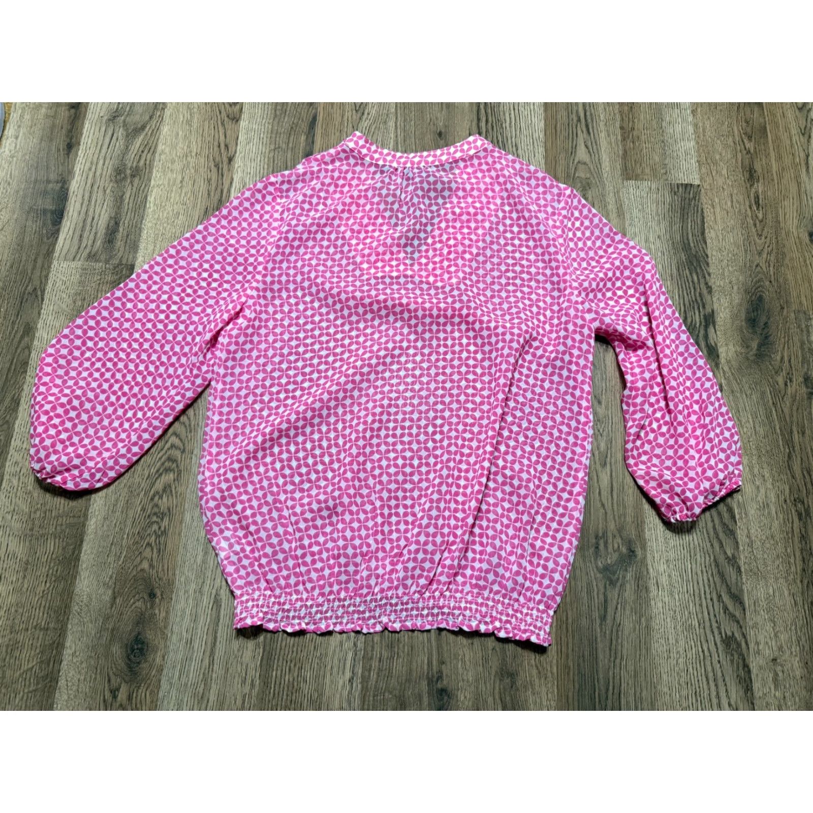 Gloverall a.n.a Blouse Women's Petite Small White Pink Allover Print V-neck Size S / US 4 / IT 40 - 2 Thumbnail