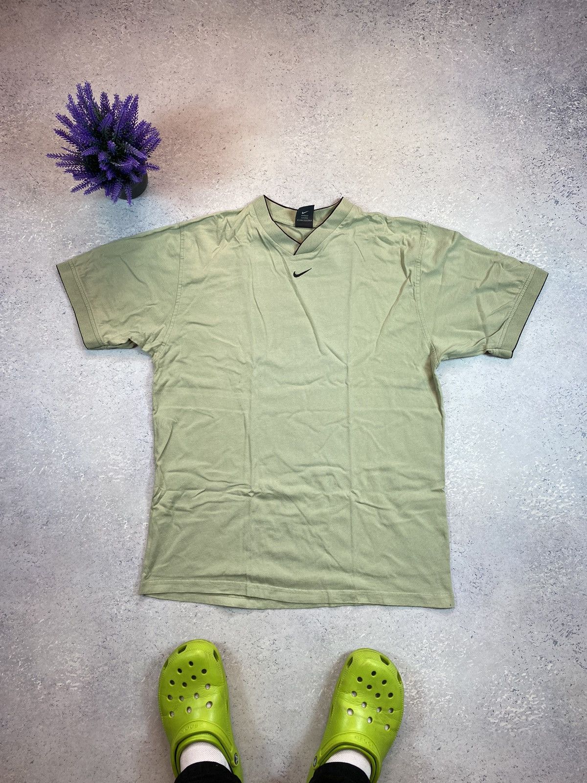 Nike × Vintage Vintage Nike Men’s Green T-Shirt With Mini Centre Logo Size US L / EU 52-54 / 3 - 2 Thumbnail