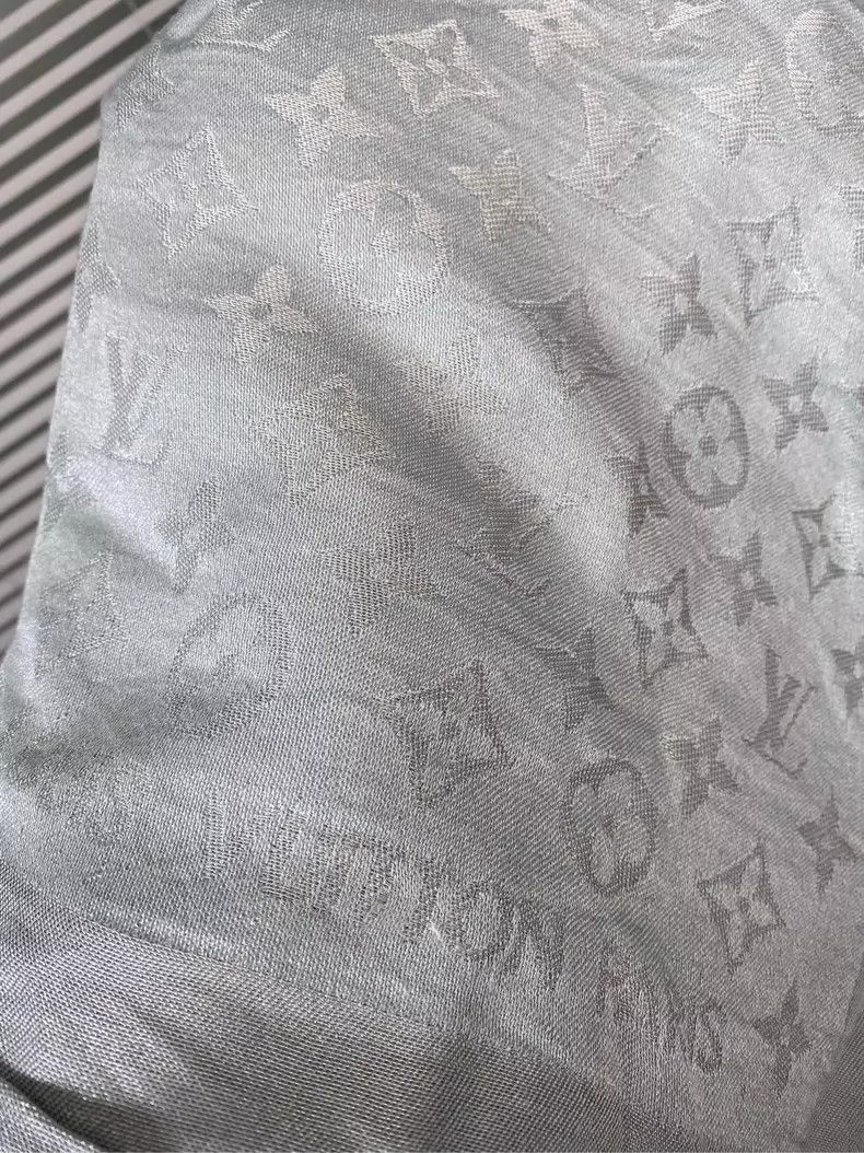 Louis Vuitton LOUIS VUITTON Presbyopic silk and wool fringed scarf 2504-N Size ONE SIZE - 3 Thumbnail