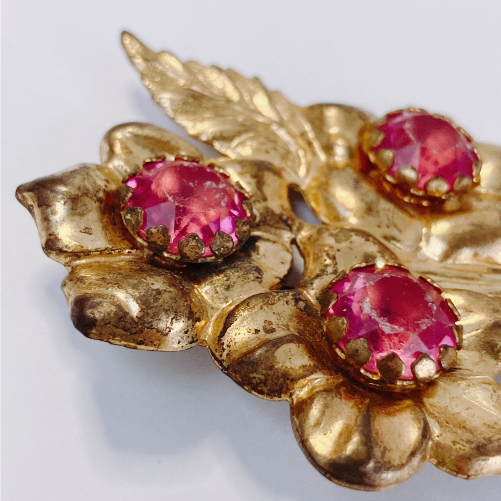 Vintage Big Vintage 1940s Gold Tone Pink Rhinestone Floral Brooch Size ONE SIZE - 5 Thumbnail