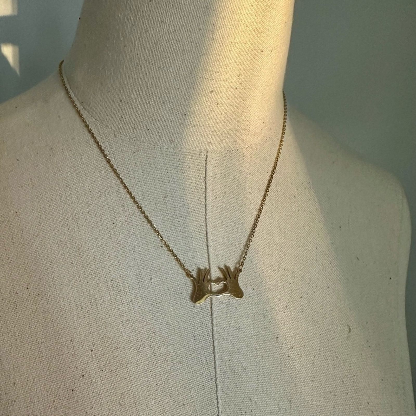 Other Heart hands 18k gold plated necklace! Taylor swift vibes! Size ONE SIZE - 4 Thumbnail