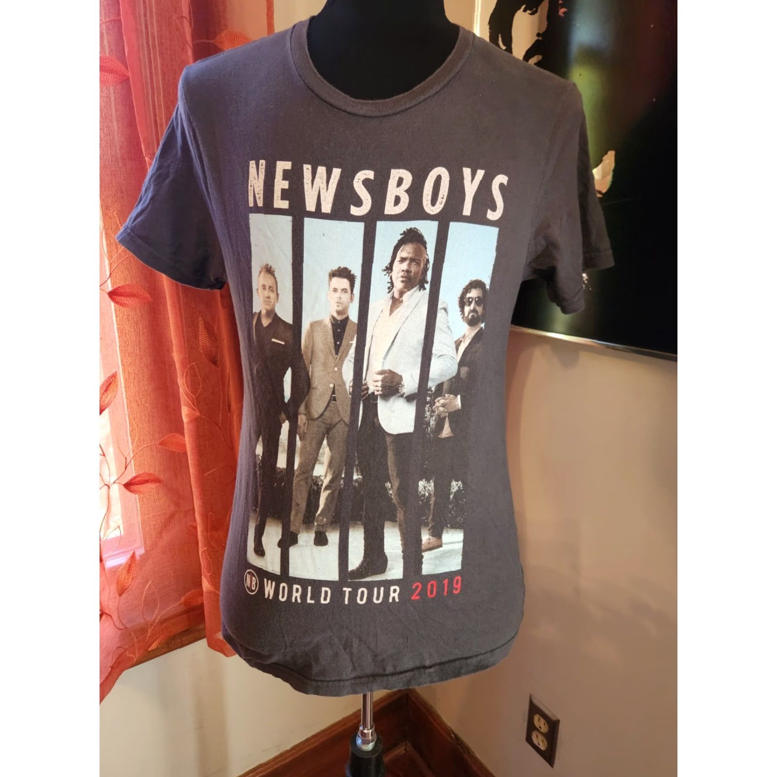 Vintage Newsboys United 2019 World Tour Gray Short Sleeve T-Shirt Size Small Mens Cotton Graphic Print Crew Neck Vintage No Size US S / EU 44-46 / 1 - 2 Thumbnail