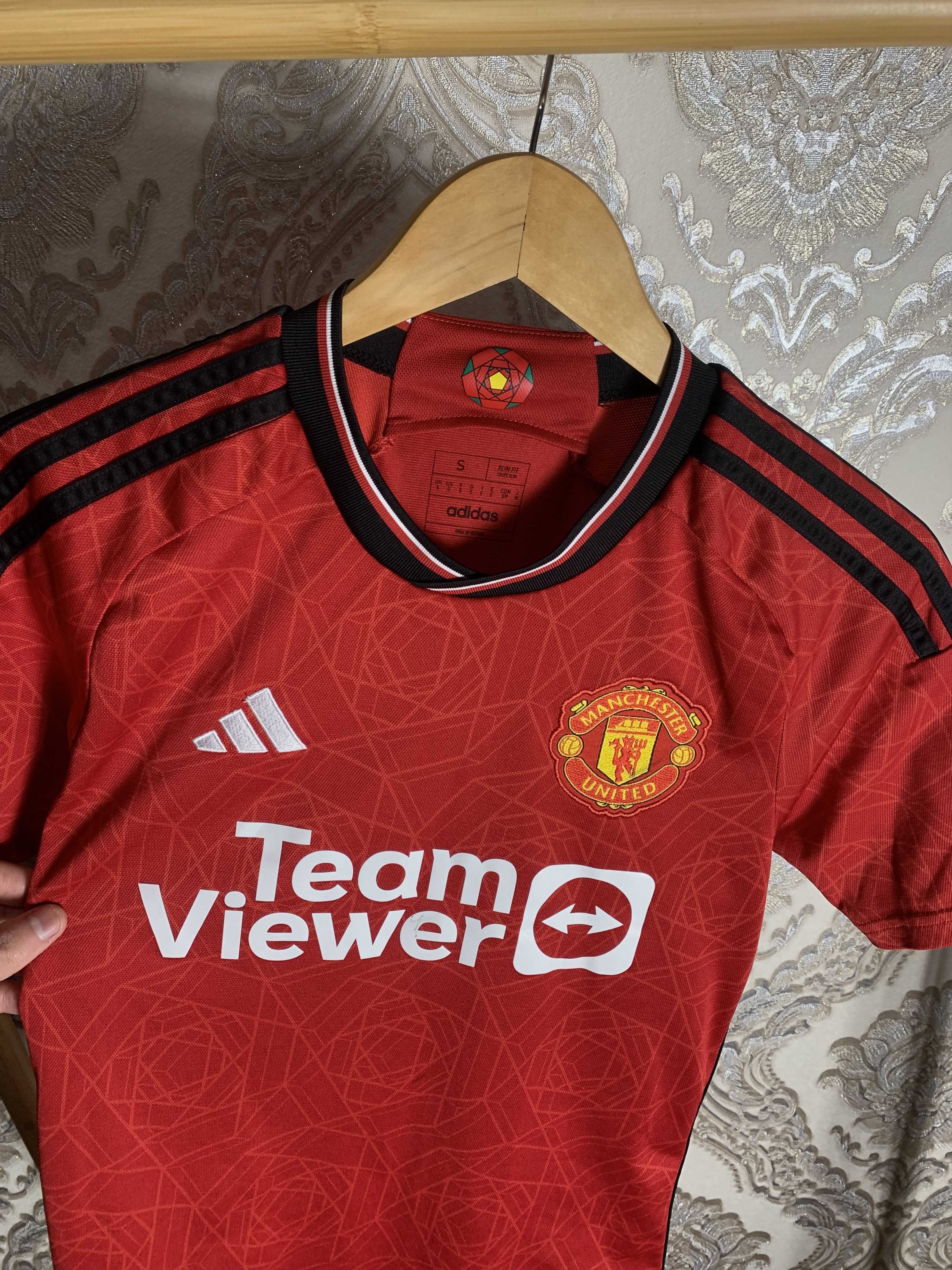 Adidas VINTAGE ADIDAS FC MANCHESTER UNITED ENGLAND SOCCER JERSEY Size US S / EU 44-46 / 1 - 2 Thumbnail