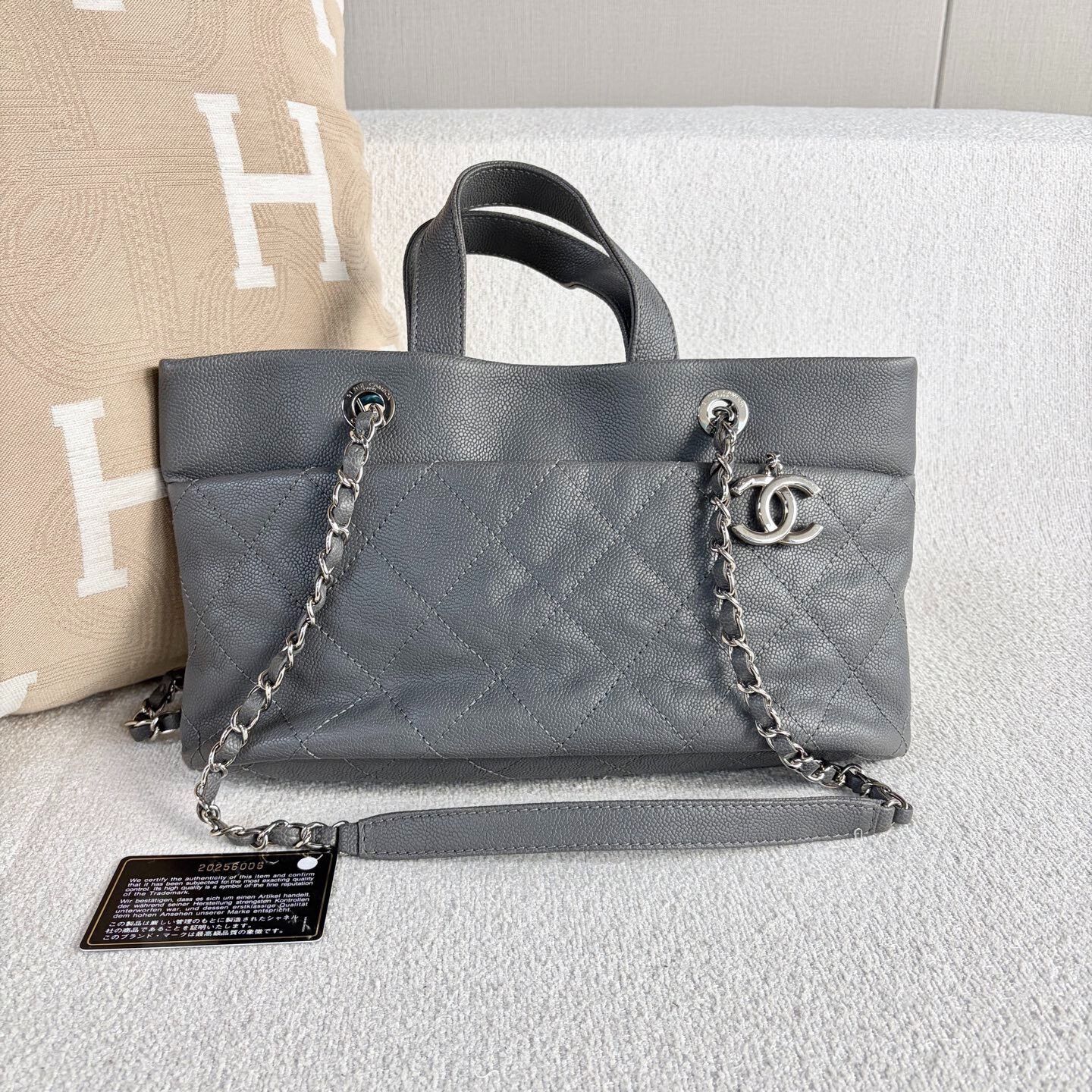 Chanel Pre-loved Bag Very good condition Size ONE SIZE - 1 Thumbnail