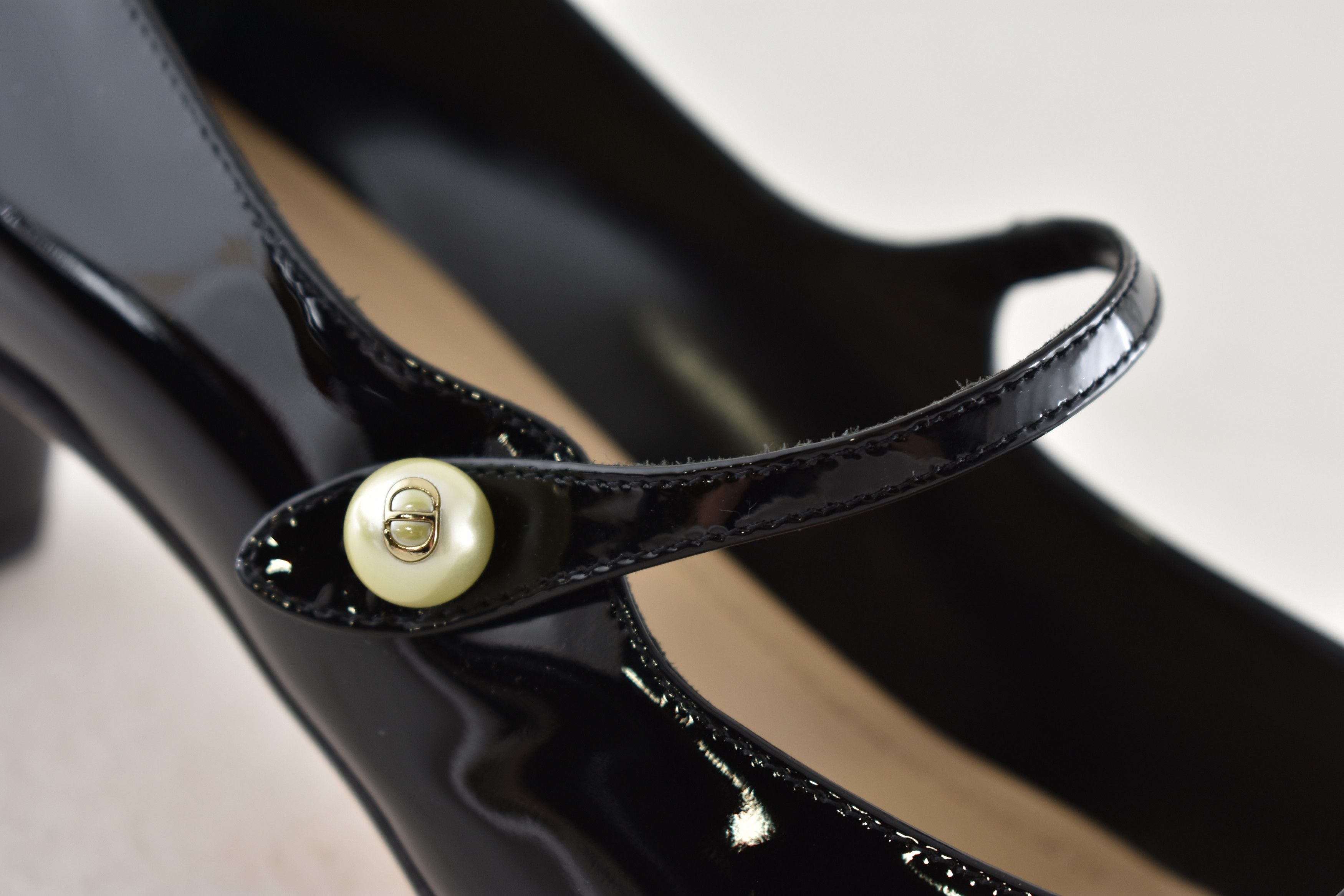 Dior Dior Jolie Patent Maryjane Pearl Strap Heel Pump 39.5 Size US 9.5 / IT 39.5 - 7 Thumbnail