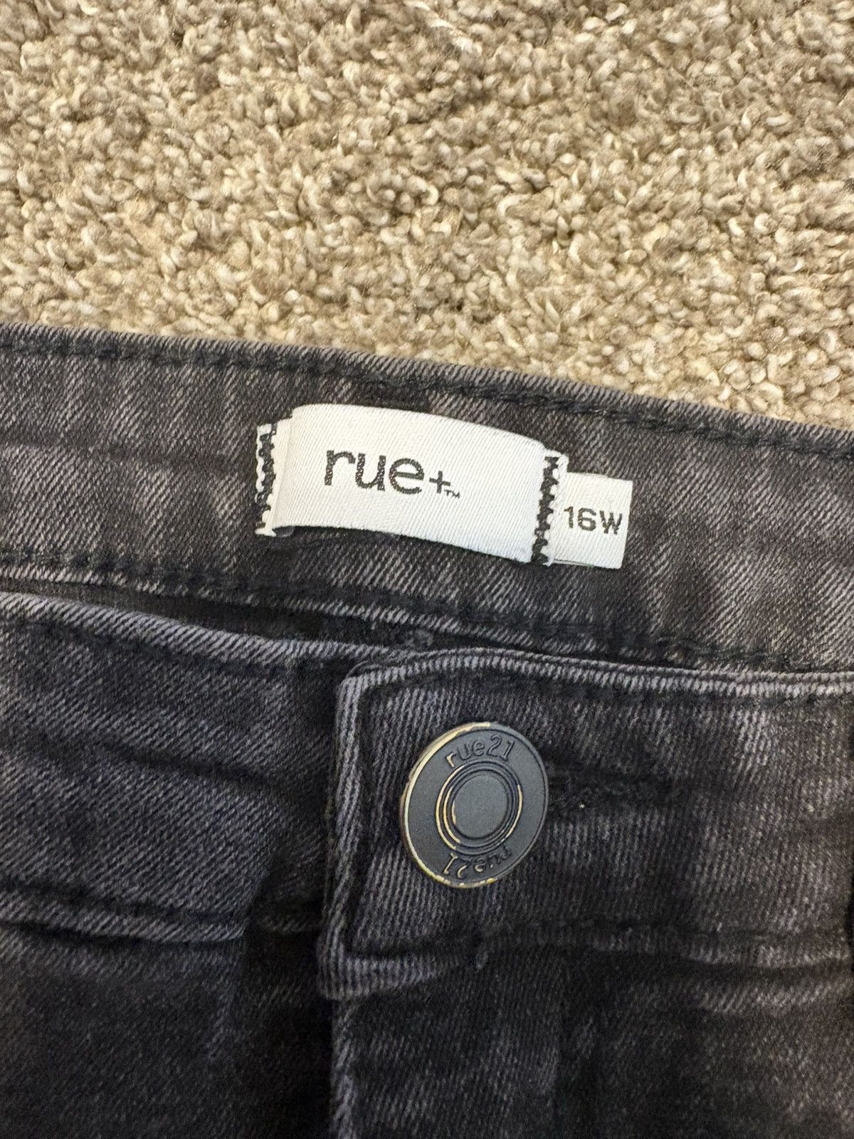 rue21 (Rue 21+) Black Denim Jean Shorts: Size 16W Size 30" / US 8 / IT 44 - 5 Thumbnail
