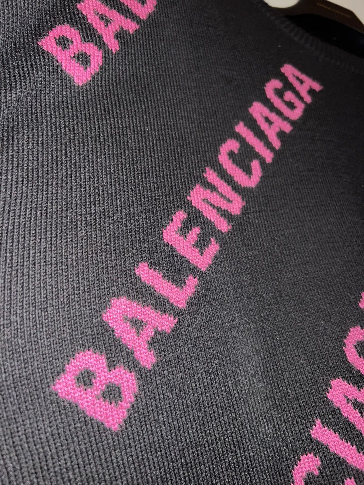 Balenciaga Balenciaga All Over Logo Sweatshirt Size US L / EU 52-54 / 3 - 3 Thumbnail