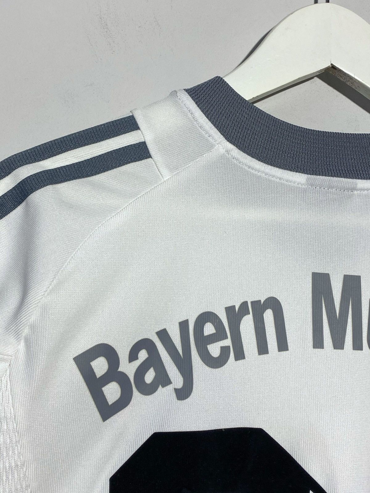 Adidas #24 Santa Cruz Bayern Munchen 2002/03 Away Adidas Jersey Size US L / EU 52-54 / 3 - 10 Thumbnail