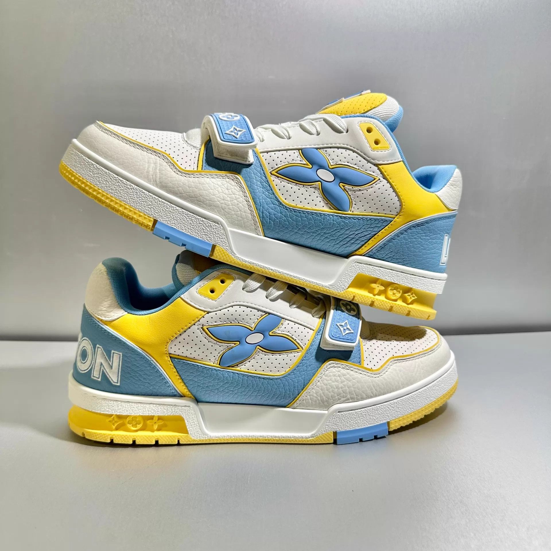 Louis Vuitton Louis Vuitton Trainer Blue Velcro Strap 41.5/7.5 Mint Size US 8.5 / EU 41-42 - 3 Thumbnail