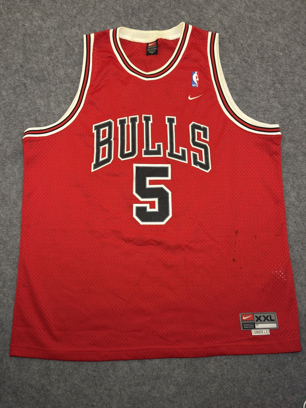 Nike vintage Nike Chicago Bulls jersey. Size US XXL / EU 58 / 5 - 1 Thumbnail