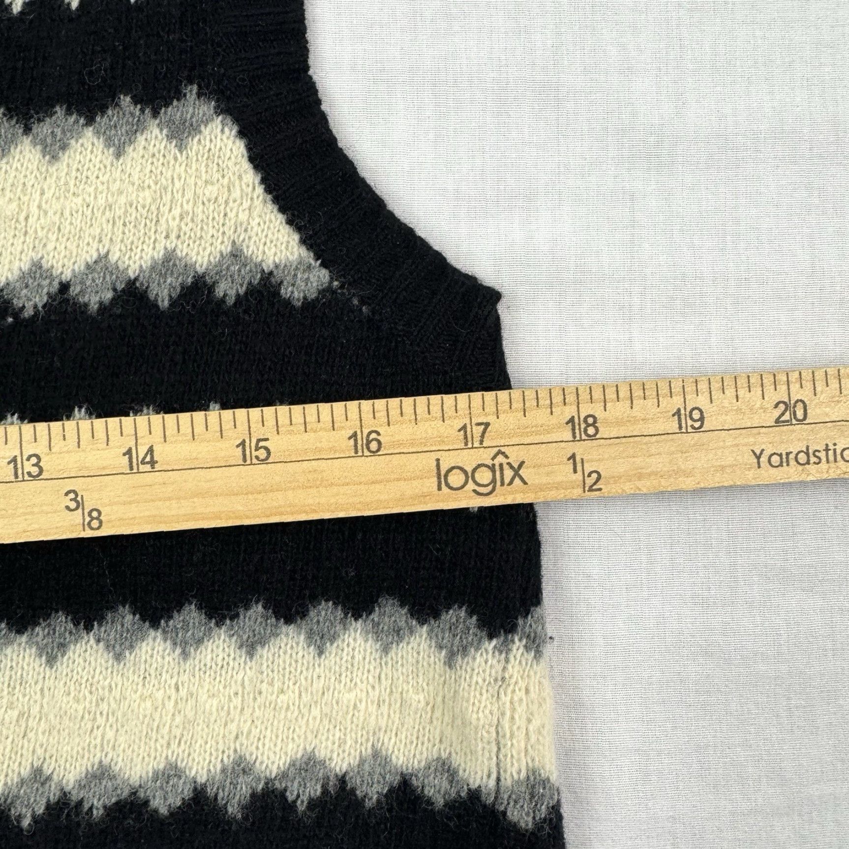 Vintage VINTAGE Chaus Sweater Vest Button Up Womens Medium Striped Black 100% Lambswool V Neck Casual Size M / US 6-8 / IT 42-44 - 6 Thumbnail