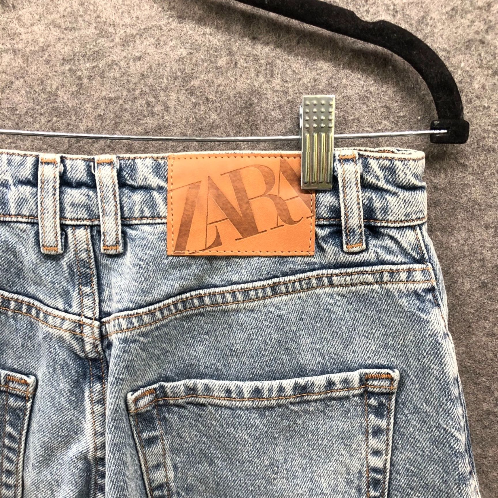 Zara VINTAGE Zara High Waisted Wide Leg Jeans Womens 8 Blue Light Wash Fray Hem 90s Size 30" / US 8 / IT 44 - 6 Thumbnail
