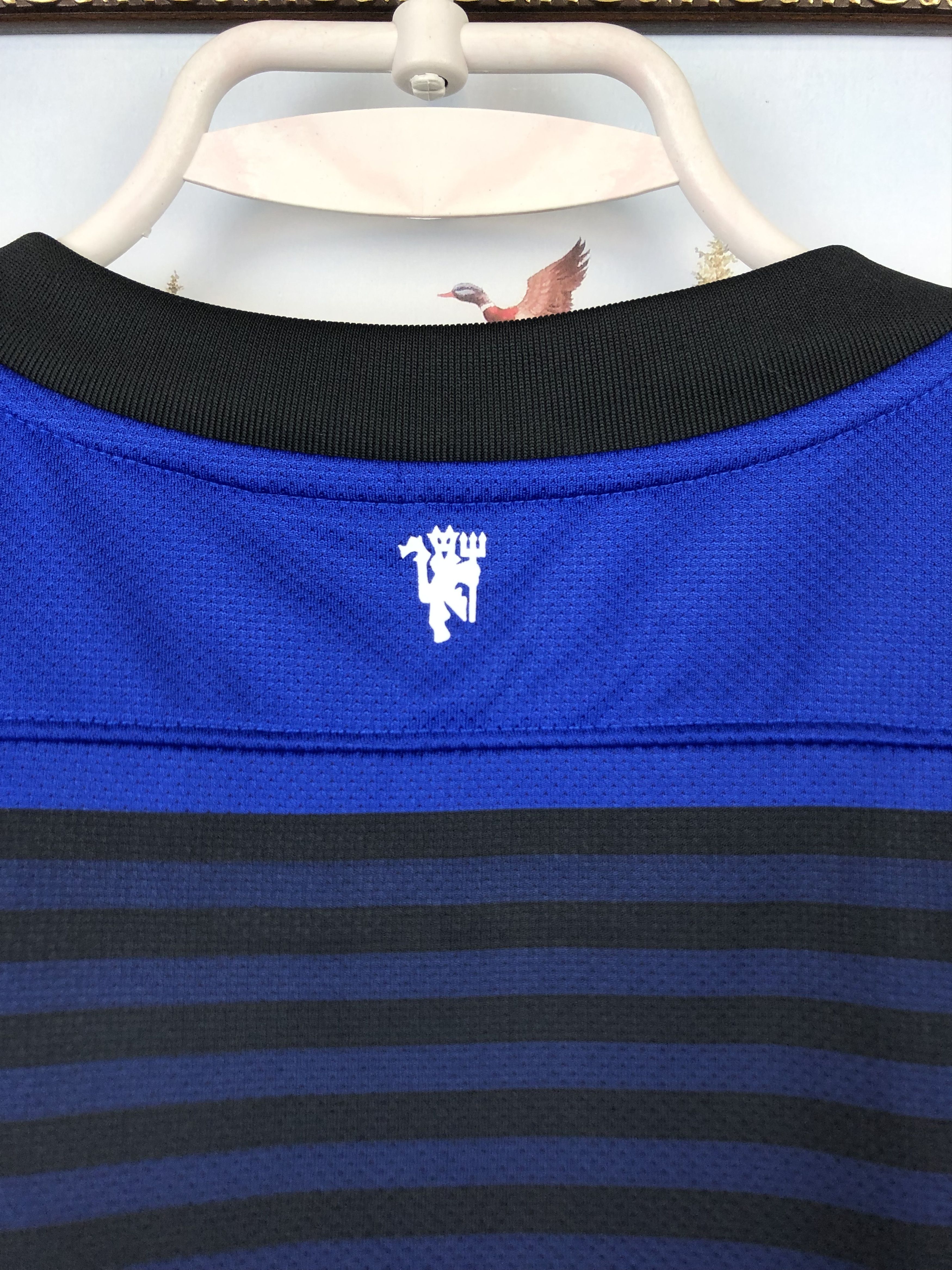 Nike Manchester United football shirt 2011 Soccer Nike Jersey Size US L / EU 52-54 / 3 - 13 Thumbnail