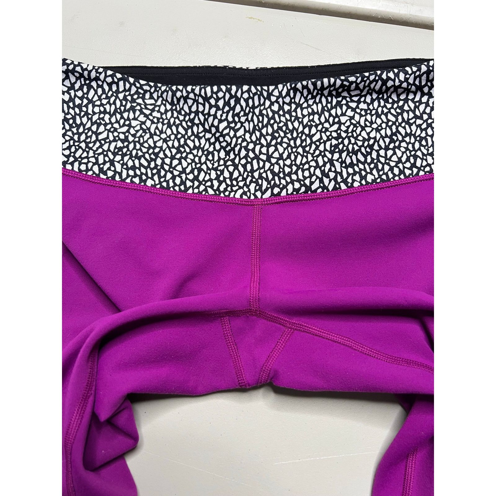 Lululemon Lululemon Wunder Under Leggings Sz 6 Pink Black White Size US 6 / EU 39 - 9 Thumbnail
