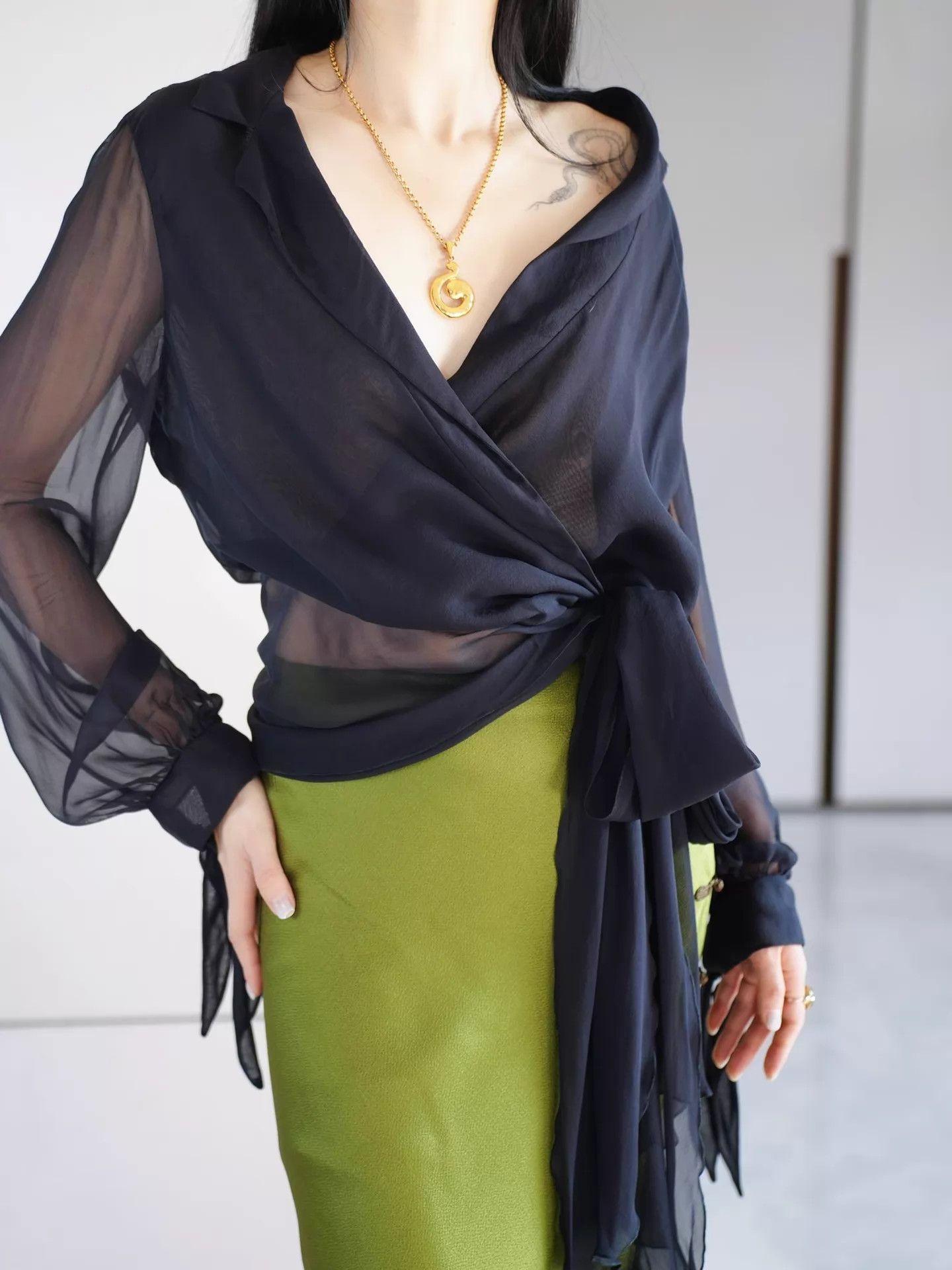 Valentino Valentino Vintage Black Silk Cross-Front Sash Shirt (IT 40) Size S / US 4 / IT 40 - 8 Thumbnail
