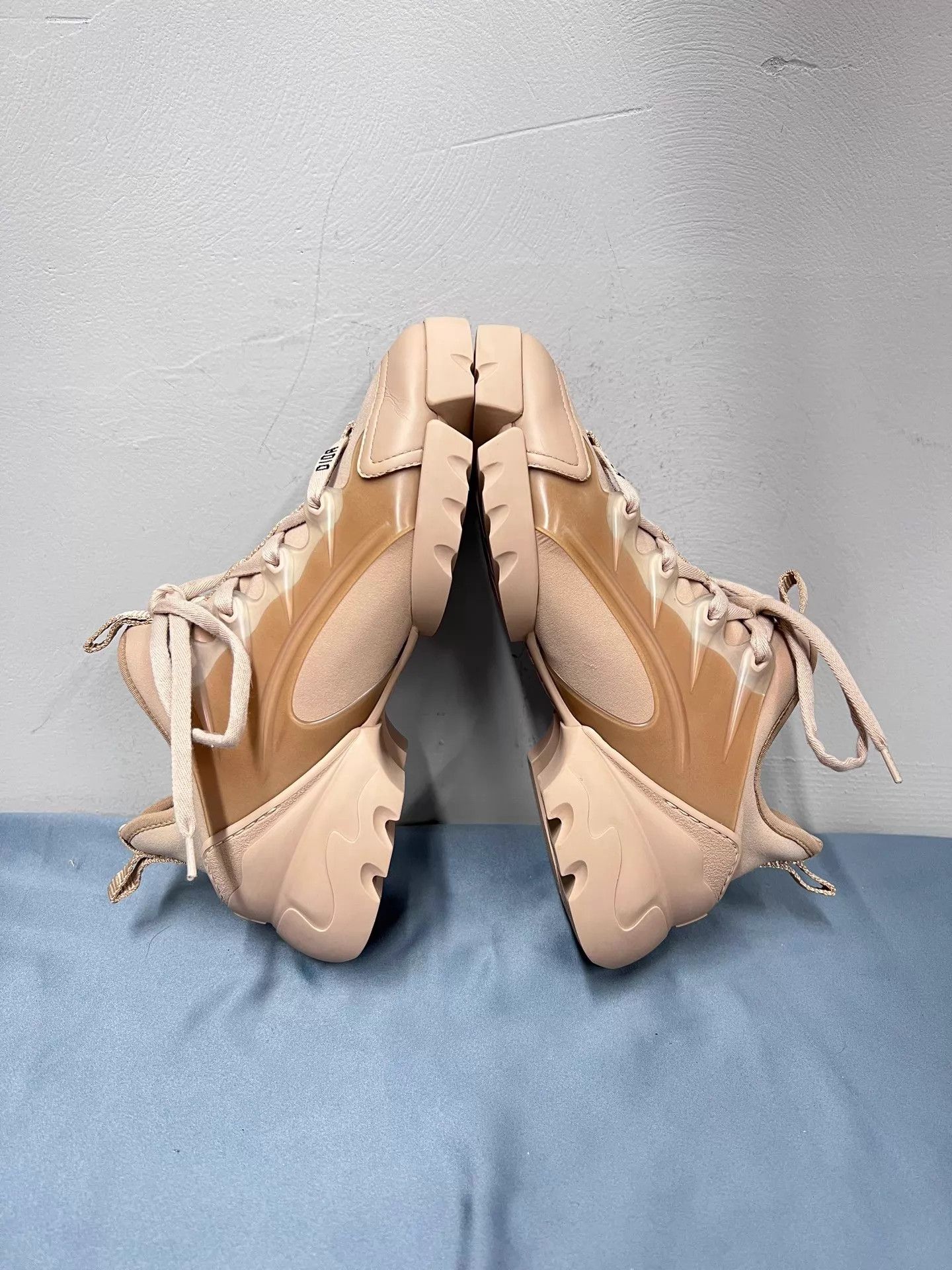 Dior Dior D-Connect nude low-top sneaker 36 mint Size US 5.5 / IT 35.5 - 6 Thumbnail