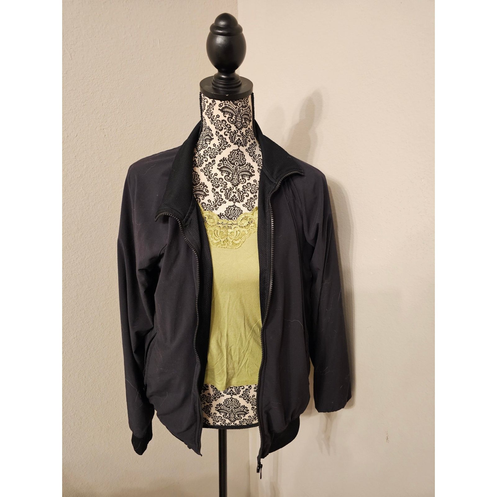 Athleta Athleta Brooklyn Bomber Jacket Black Size Medium Size US M / EU 48-50 / 2 - 2 Thumbnail