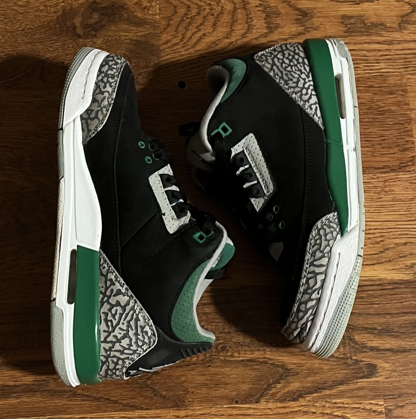 Jordan Brand Jordan 3 Retro Pine Green Size US 7 / EU 40 - 3 Thumbnail