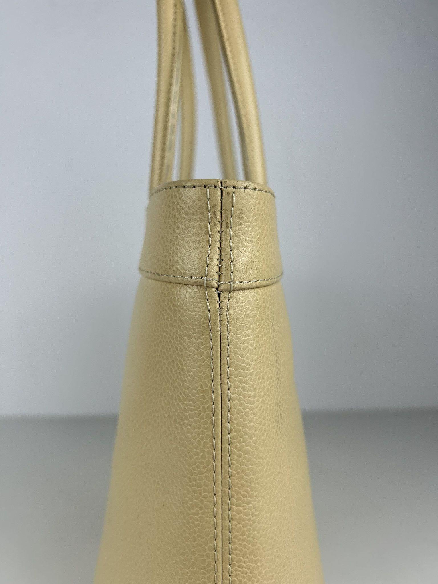 Chanel 2004-2005 Chanel coco mark caviar open tote bag in buttery Size ONE SIZE - 7 Thumbnail