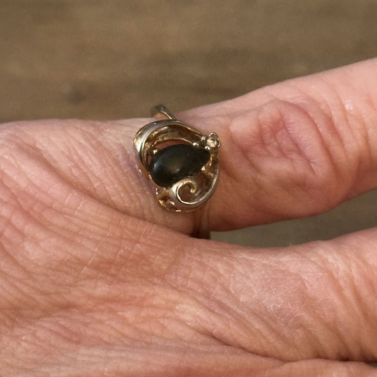 Vintage Vintage 18KHGE green stone ring Size ONE SIZE - 3 Thumbnail