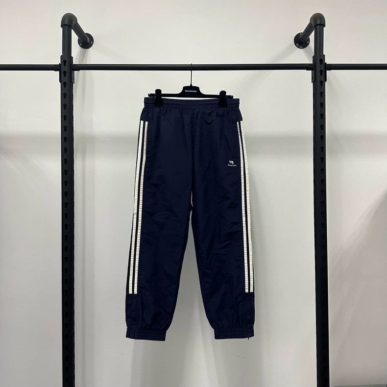 Balenciaga Balenciaga size m SS22 Sporty B embroidered logo nylon pane Size US 30 / EU 46 - 1 Thumbnail