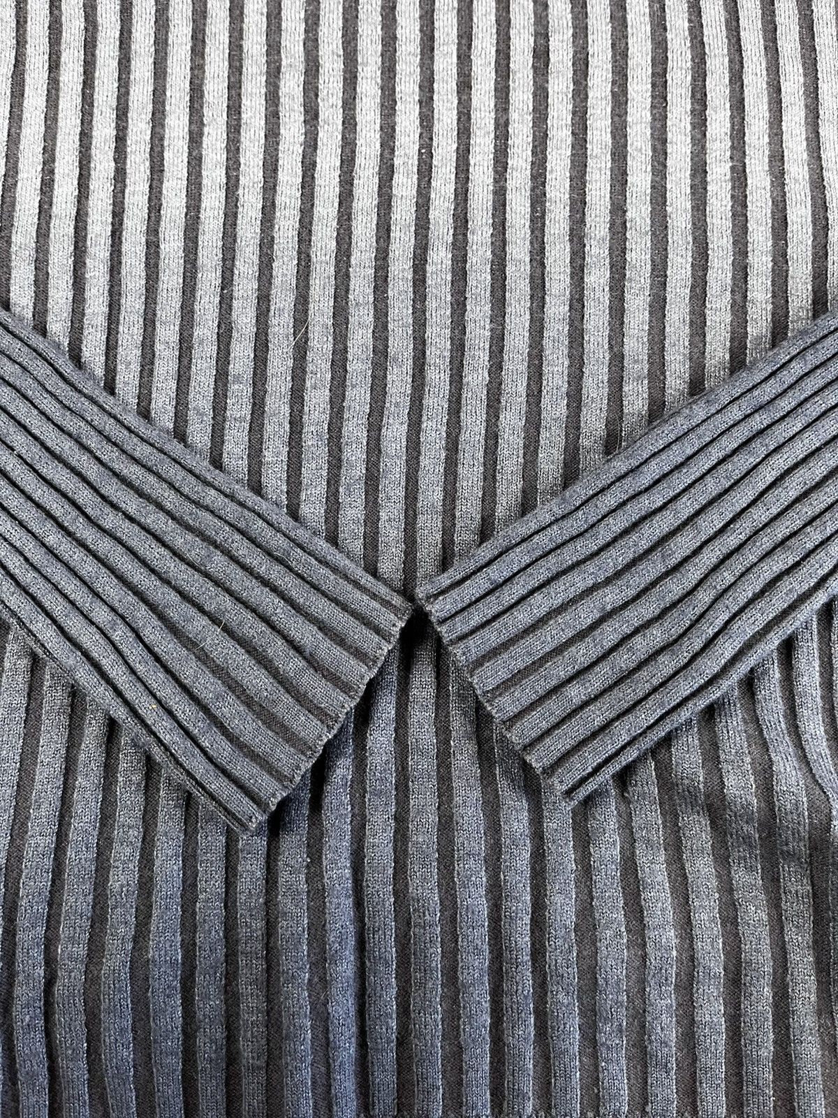 Armani Exchange Vintage Y2K Armani Exchange ribbed gradient hooded sweater L Size L / US 10 / IT 46 - 6 Thumbnail