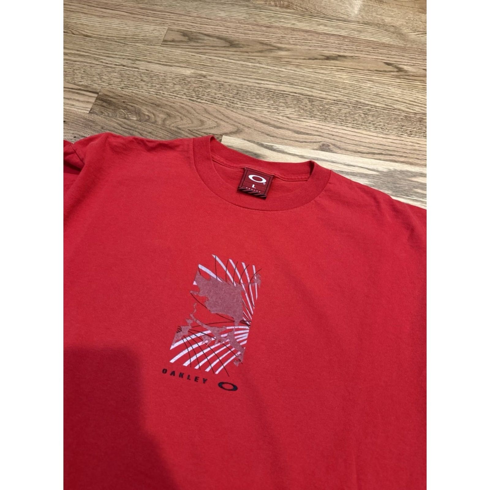 Oakley VINTAGE Oakley Cross Bones Skull Long Sleeve T Shirt Men's Size L Red Graphic Print Crew Neck Skull Vintage Mens Size US L / EU 52-54 / 3 - 2 Thumbnail