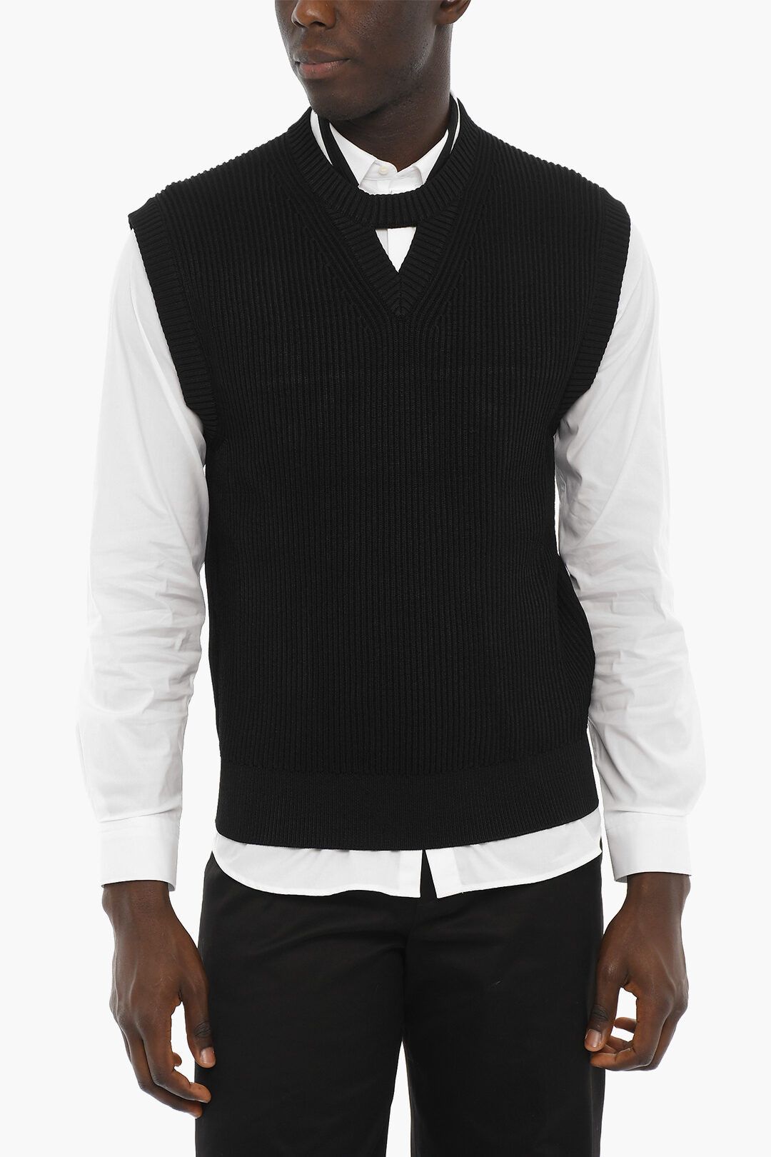 og1mm0823 Crewneck Vest in Black