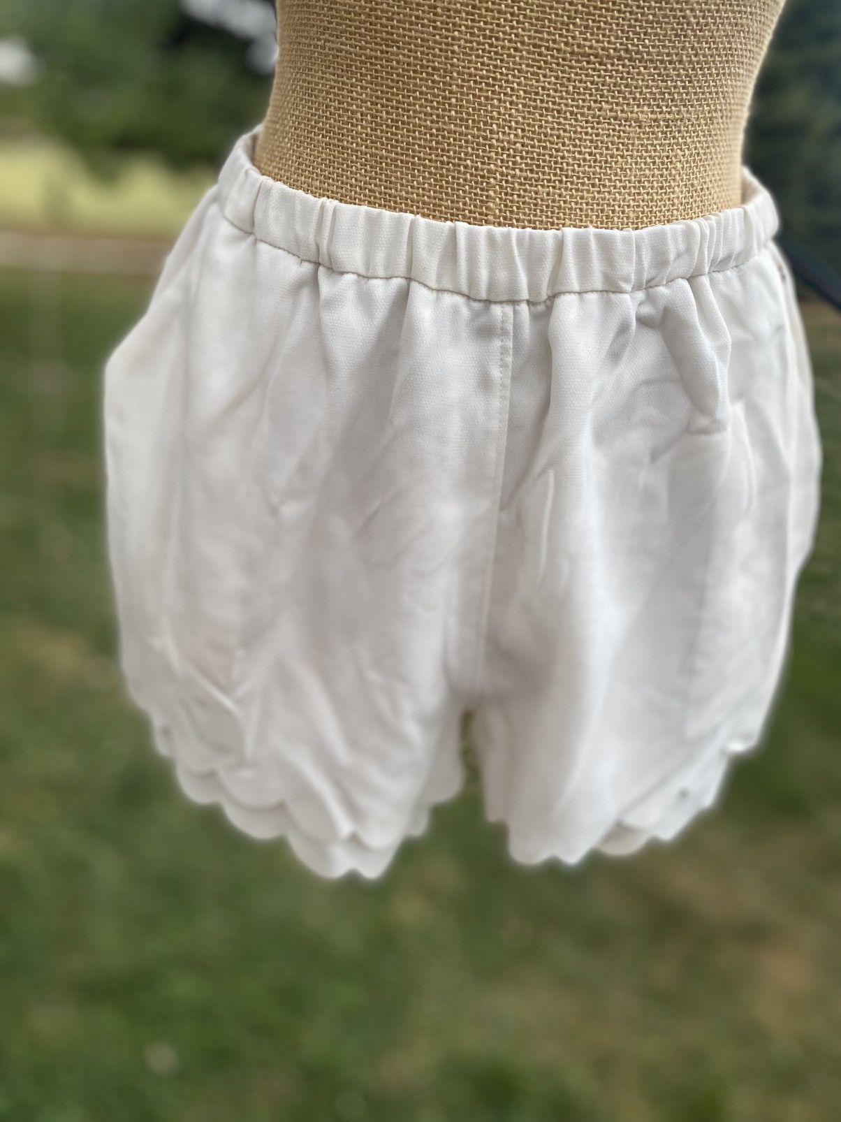 Kendall And Kylie Kendall + Kylie white layered scalloped shorts size M Size 28" / US 6 / IT 42 - 5 Thumbnail