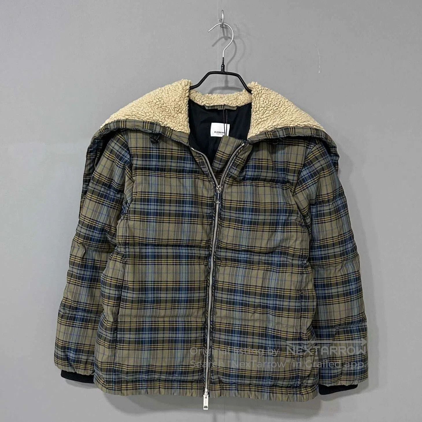 Burberry Burberry Lamb Fur Collar Check Down Jacket. Size S / US 4 / IT 40 - 1 Thumbnail