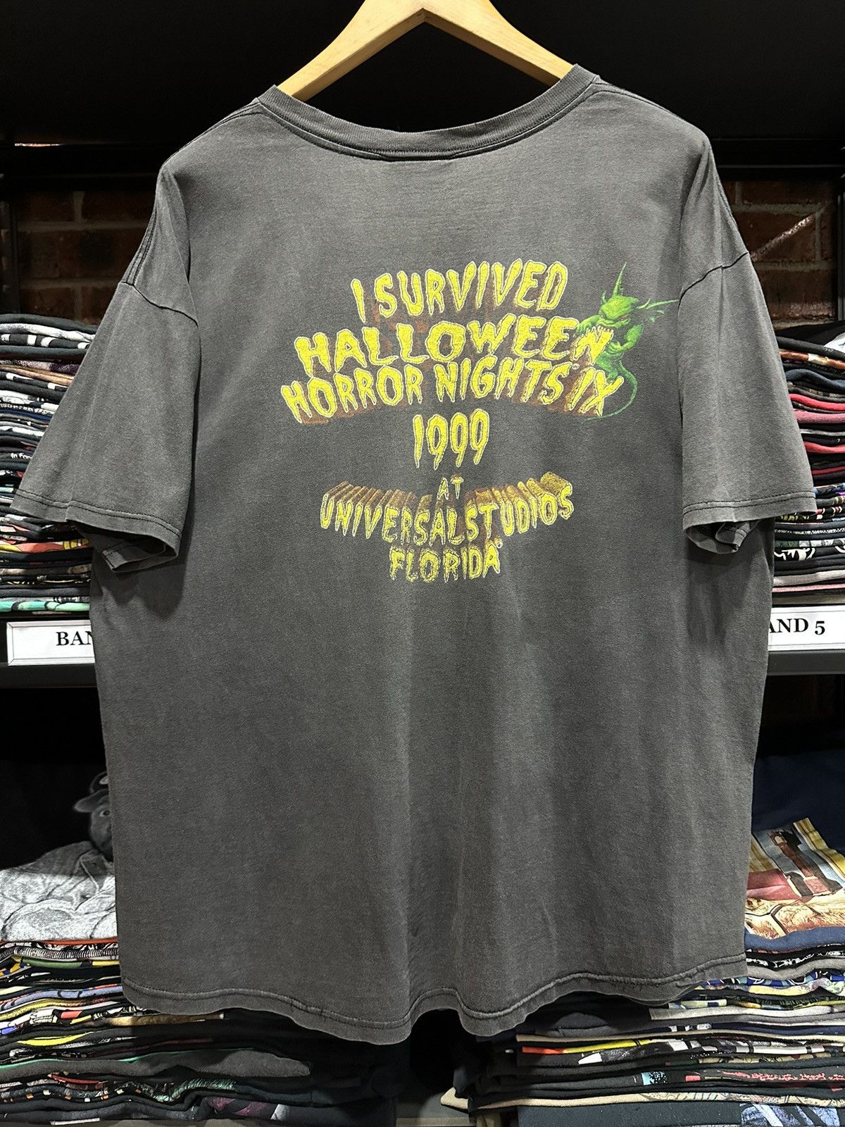 Expert Horror Thrashed Vintage 90s Halloween Horror Nights IX Faded XXL T Size US XXL / EU 58 / 5 - 2 Thumbnail