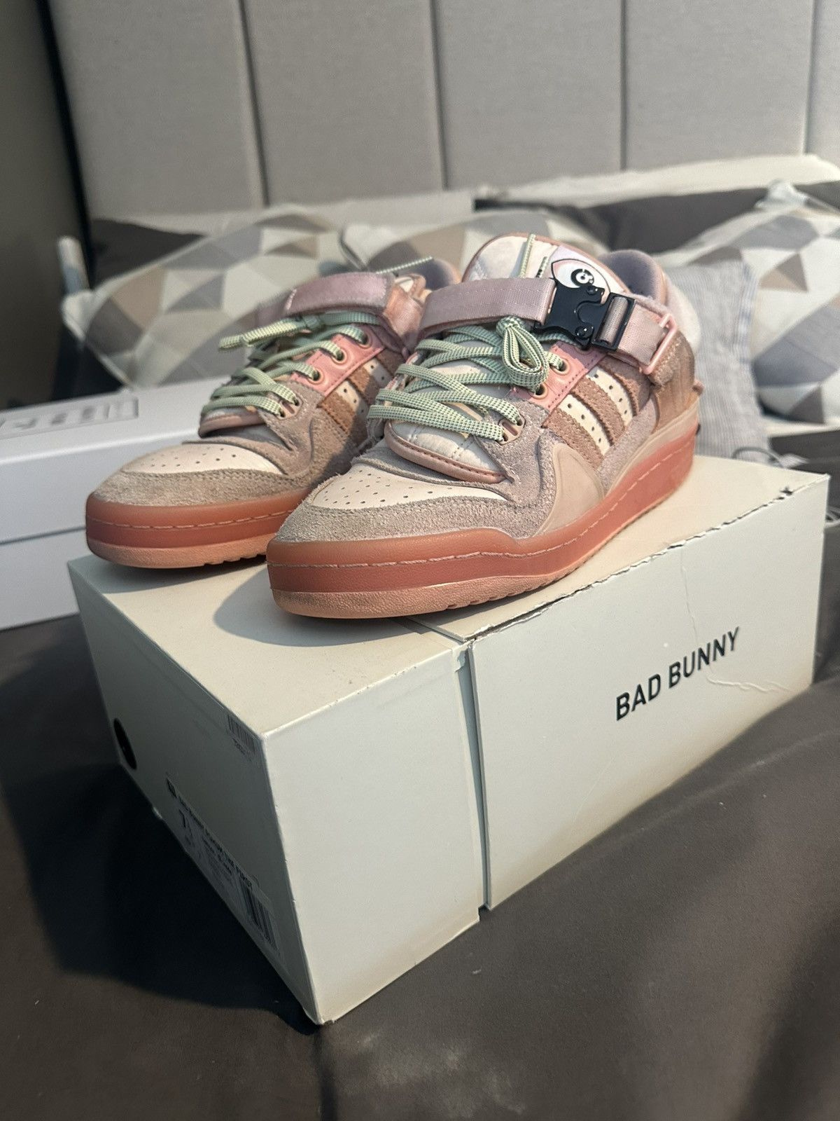 Adidas Bad Bunny FORUM The First Size US 7.5 / EU 40-41 - 4 Thumbnail
