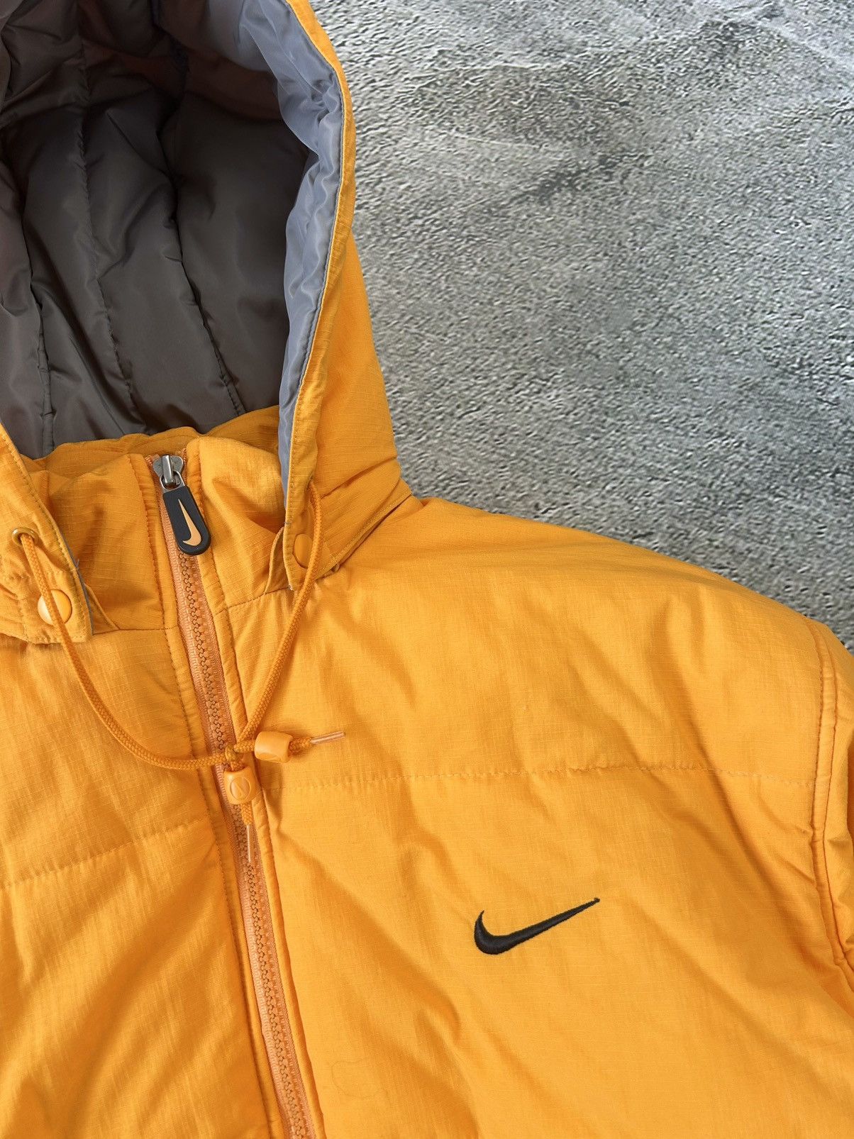 Nike × Vintage Nike vintage puffer jacket big logo 90s orange Size US L / EU 52-54 / 3 - 6 Thumbnail