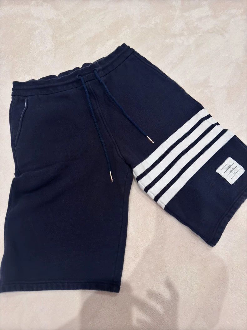 Thom Browne Thom Browne size1 Shorts in navy blue Size US 26 / EU 42 - 1 Thumbnail
