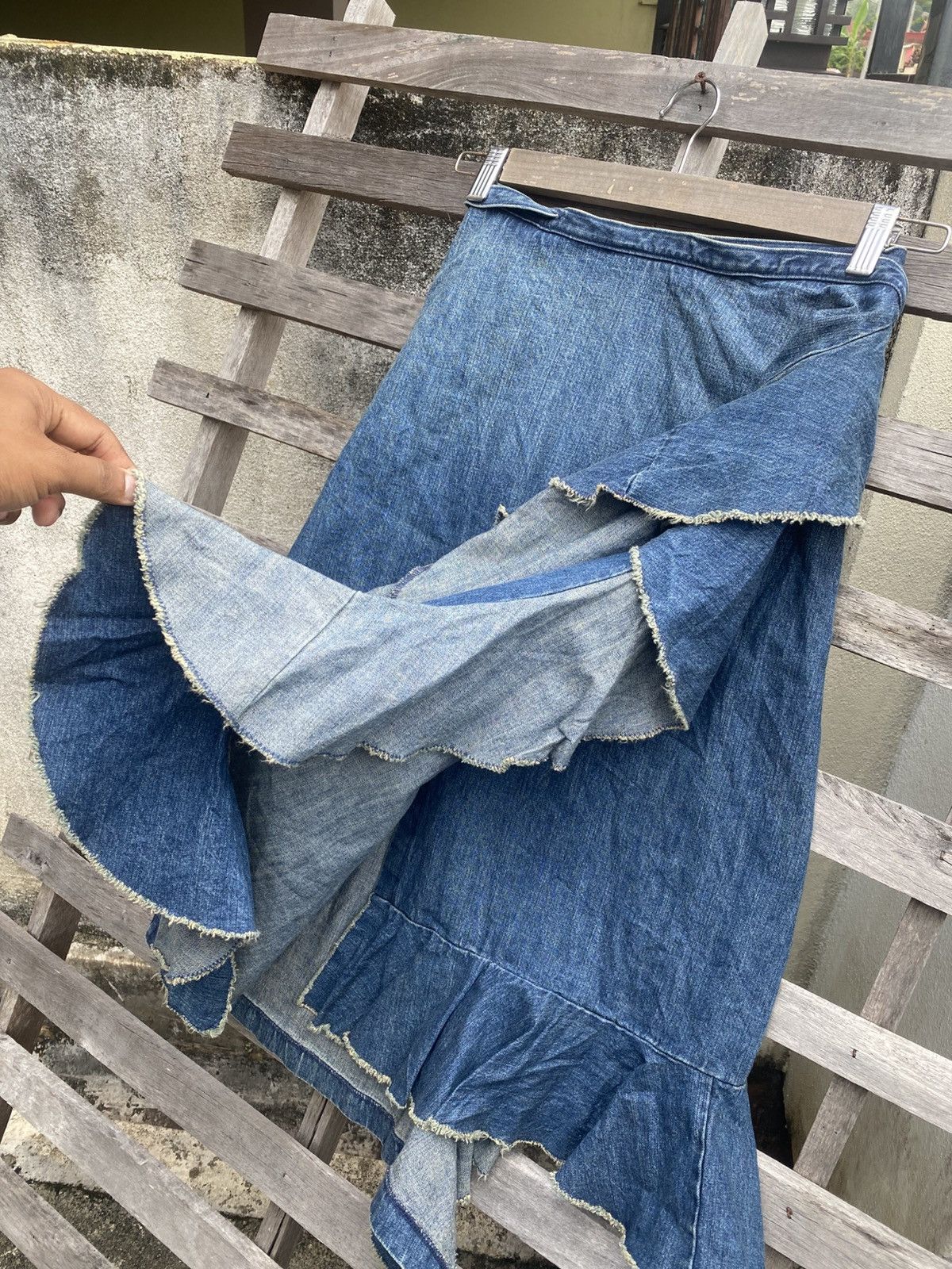 If Six Was Nine Jw Anderson x Uniqlo denim midi skirt Size 27" / US 4 / IT 40 - 1 Thumbnail