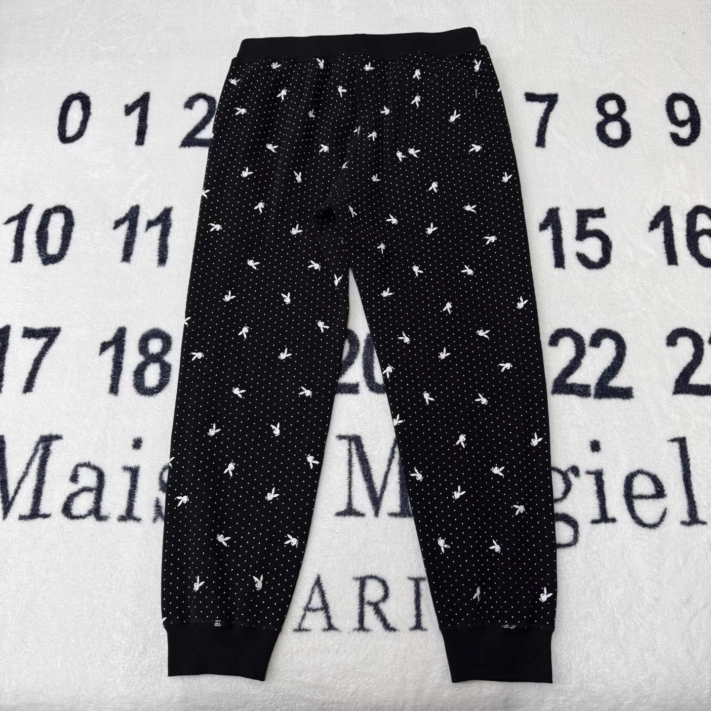 Supreme Supreme x PlayBoy Black All-Ove Embroidered Sweatpants。Q10 Size US 36 / EU 52 - 3 Thumbnail