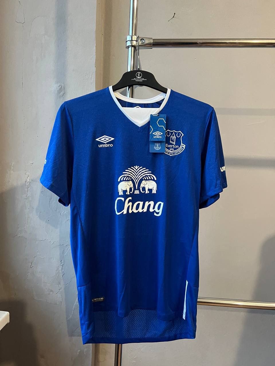Umbro NEW 2016/17 EVERTON HOME SOCCER JERSEY FOOTBALL SHIRT UMBRO Size US L / EU 52-54 / 3 - 2 Thumbnail